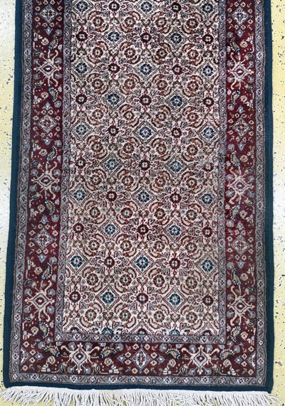27054866d - Mud, Persien, Ende 20.Jhd, Wolle auf Baumwolle, ca. 380 x 80 cm, Reinigungsbedürftig, ...