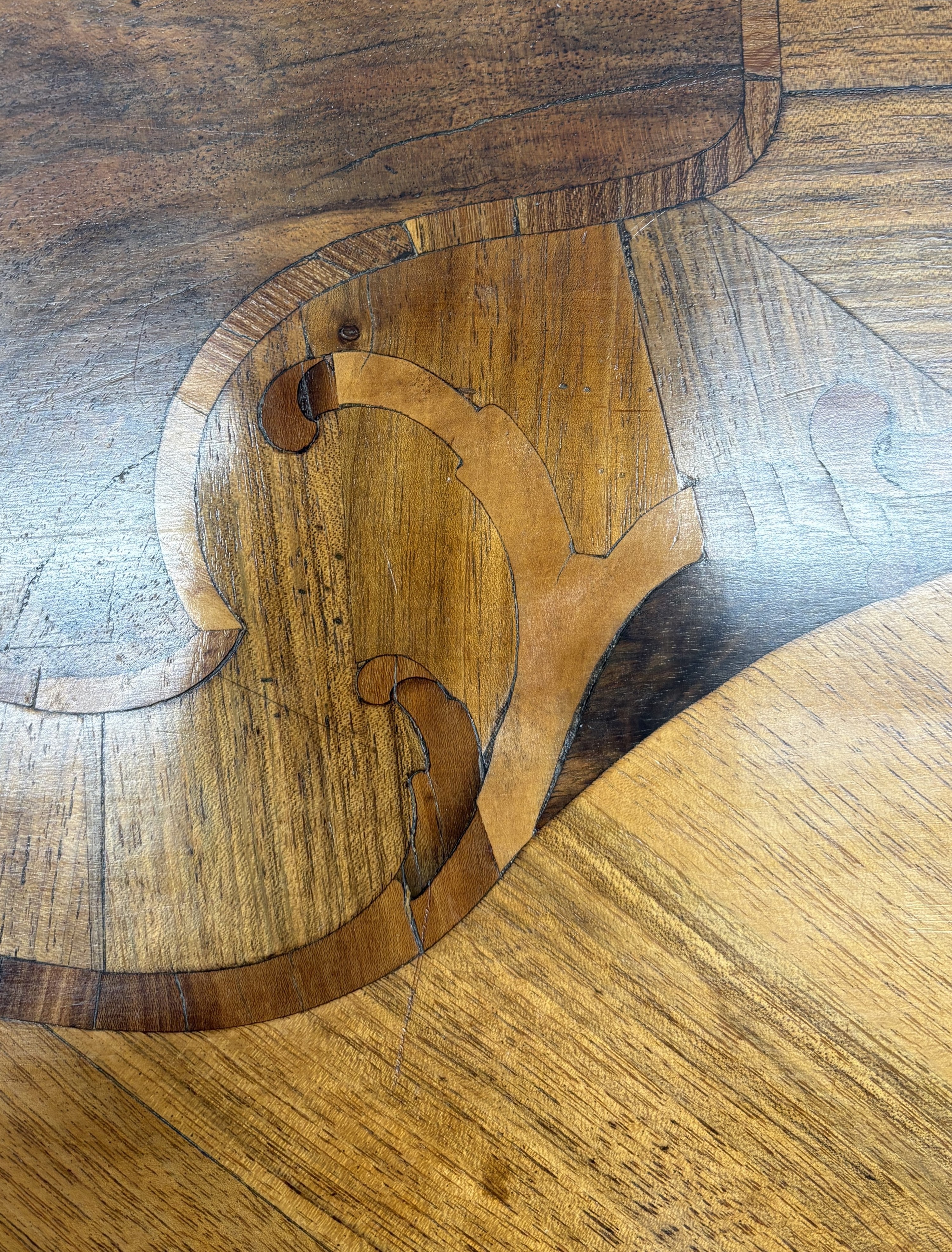 Detail g: Seltene Barock-Kommode, um 1750/60, mit orig. Dokument von der Vermögensverwaltung I.K.H. Der Grossherzogin von Luxemburg, aus dem Besitz der ...