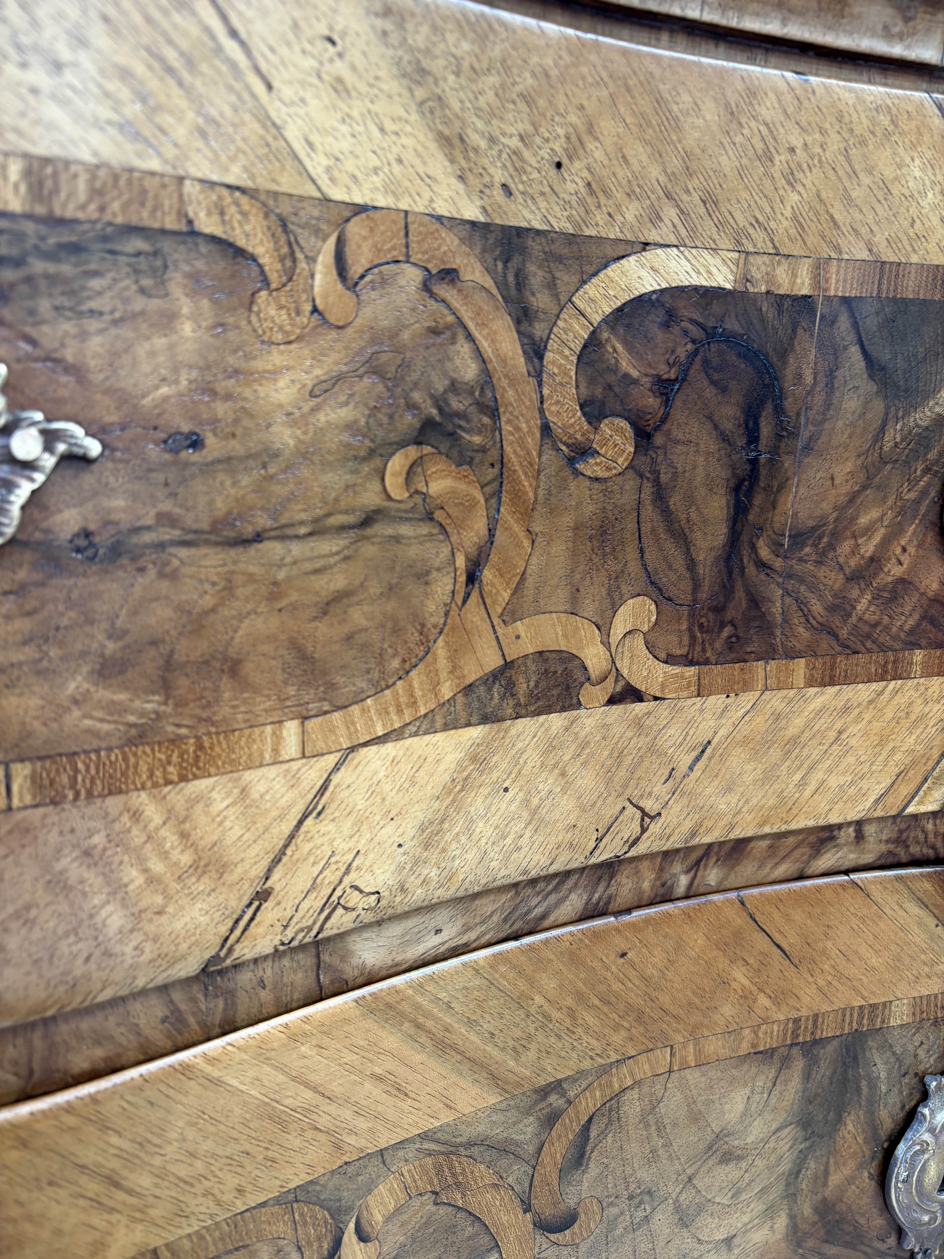 Detail h: Seltene Barock-Kommode, um 1750/60, mit orig. Dokument von der Vermögensverwaltung I.K.H. Der Grossherzogin von Luxemburg, aus dem Besitz der ...