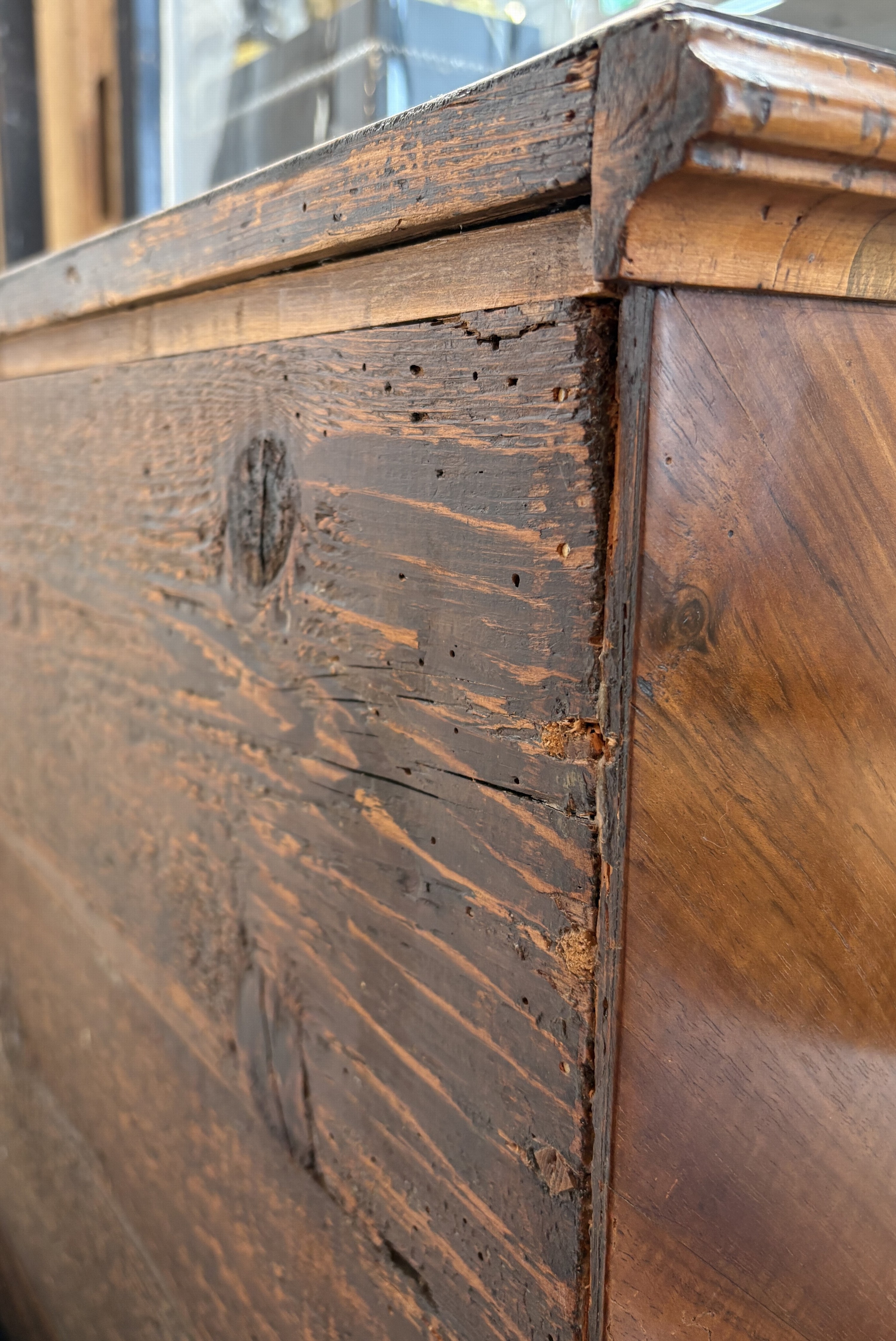Detail i: Seltene Barock-Kommode, um 1750/60, mit orig. Dokument von der Vermögensverwaltung I.K.H. Der Grossherzogin von Luxemburg, aus dem Besitz der ...