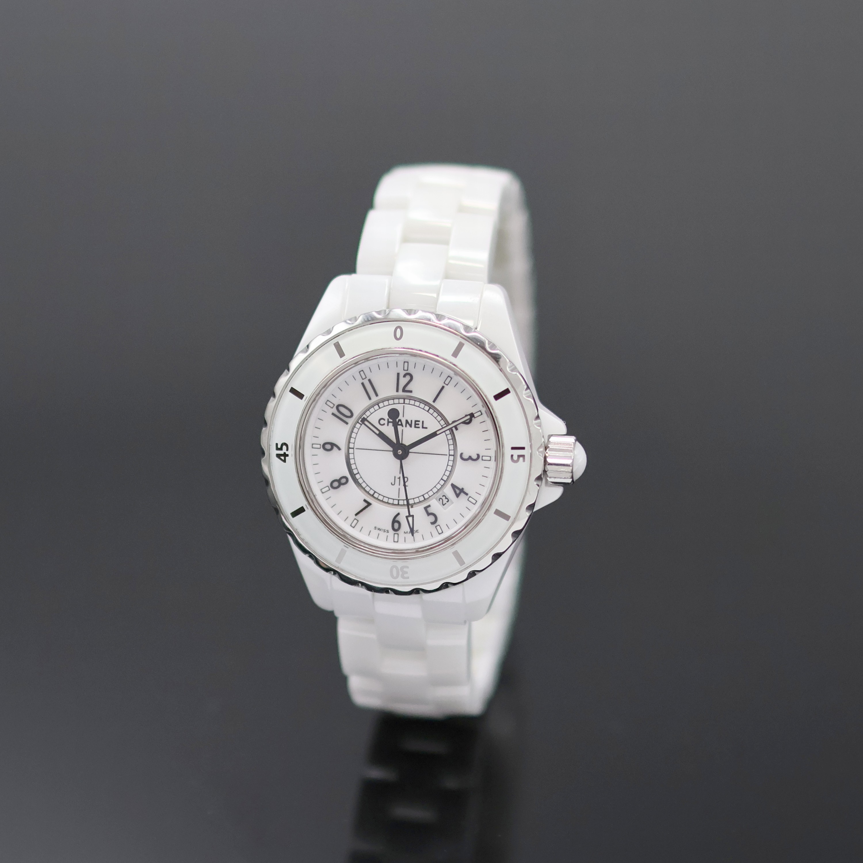 Image 27054922 - CHANEL J12 Damenarmbanduhr, quarz, weißes Keramikgeh. inkl. Gliederband m. dopp. Stahl- ...