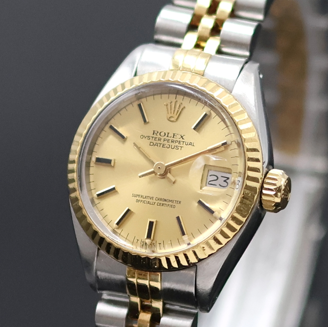 Detail a: ROLEX Datejust Damenarmbanduhr Referenz 6917, Schweiz um 1975, Automatik, Edelstahl/Gold komb. inkl. Jubileeband m. Faltschl., Boden und Krone ...