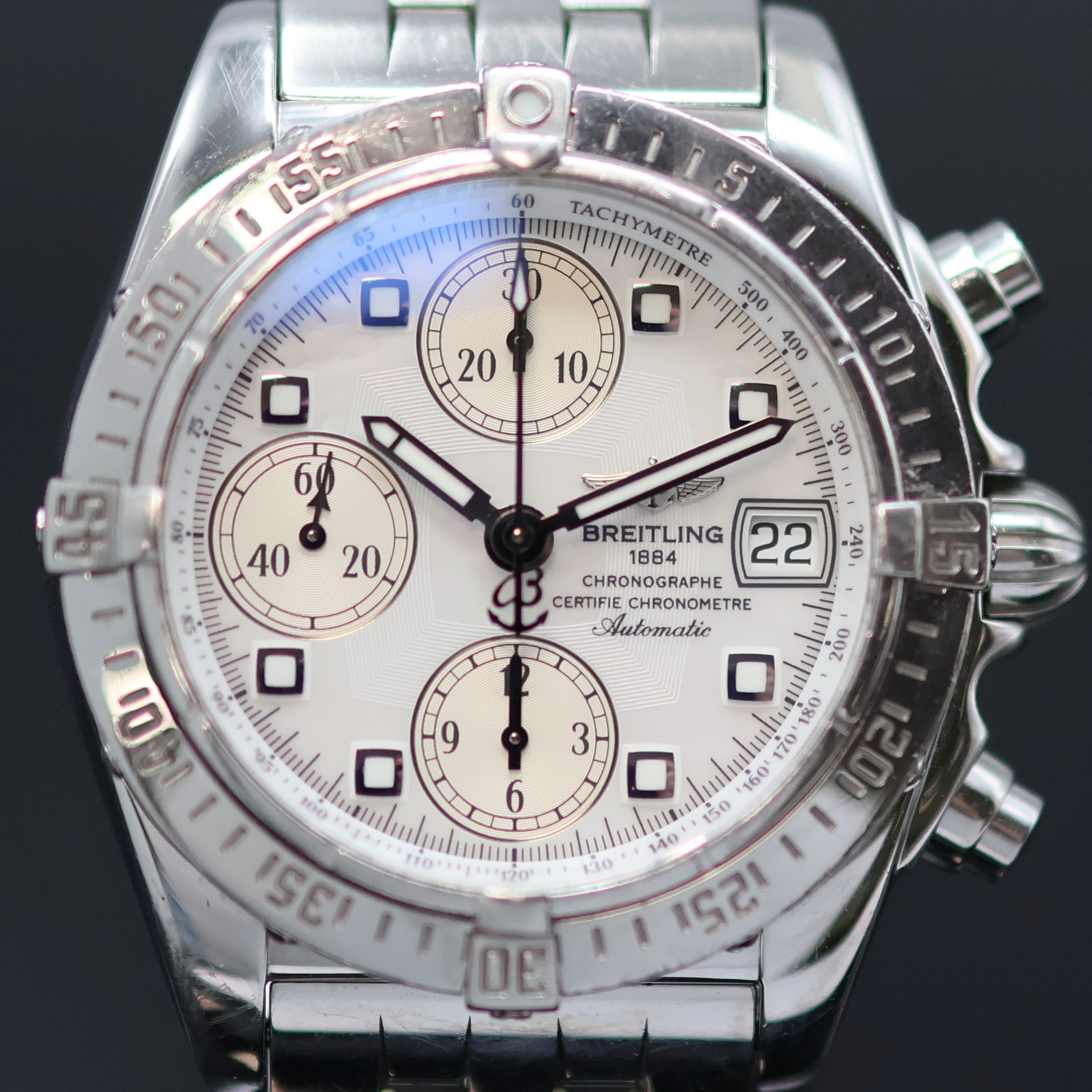 Detail b: BREITLING Herrenarmbanduhr Chrono Cockpit Referenz A13357, Automatik, Schweiz um 2007, Chronometer in Edelstahl inkl. Pilotband m. Faltschl., Boden ...