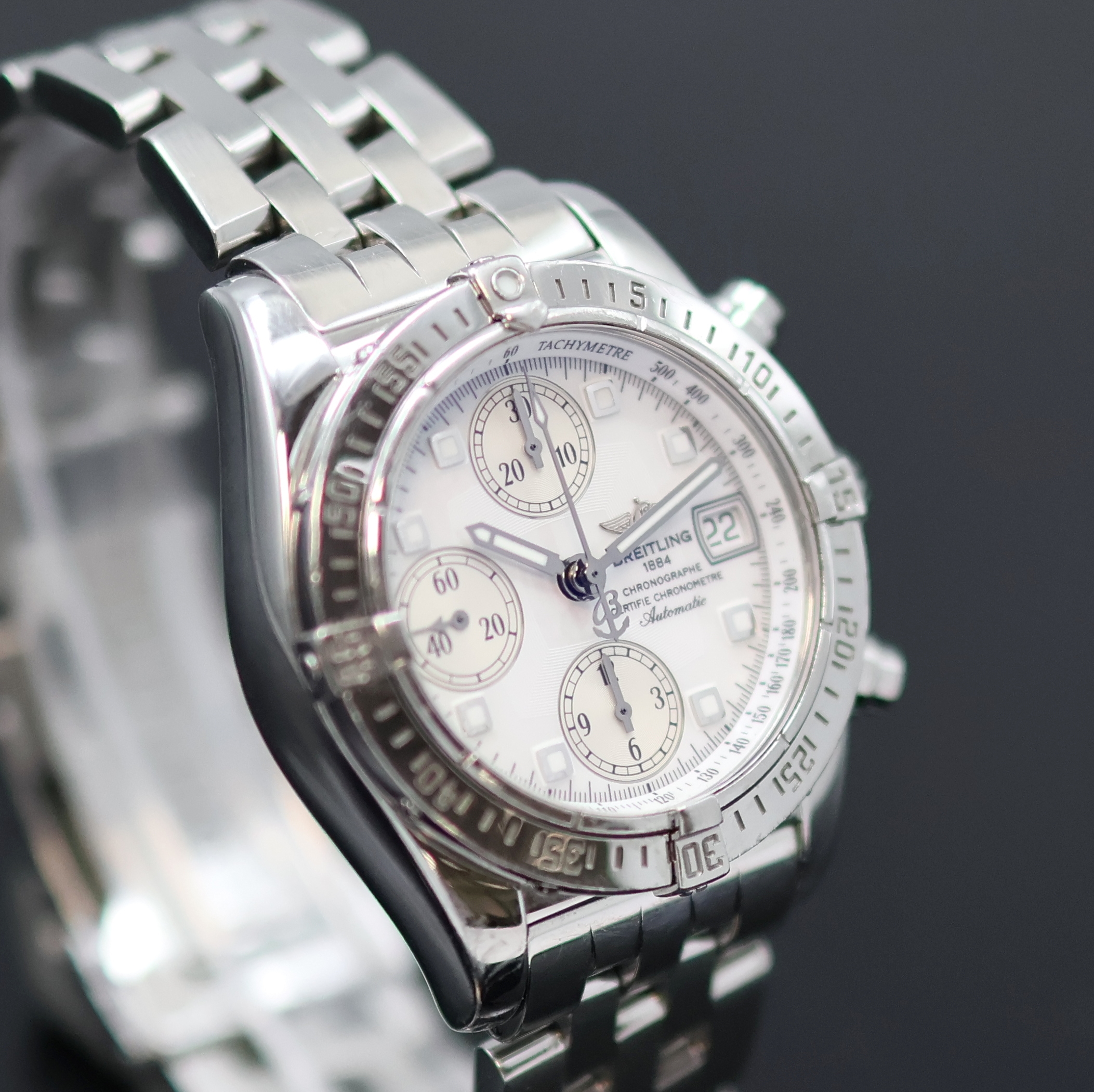 Detail c: BREITLING Herrenarmbanduhr Chrono Cockpit Referenz A13357, Automatik, Schweiz um 2007, Chronometer in Edelstahl inkl. Pilotband m. Faltschl., Boden ...