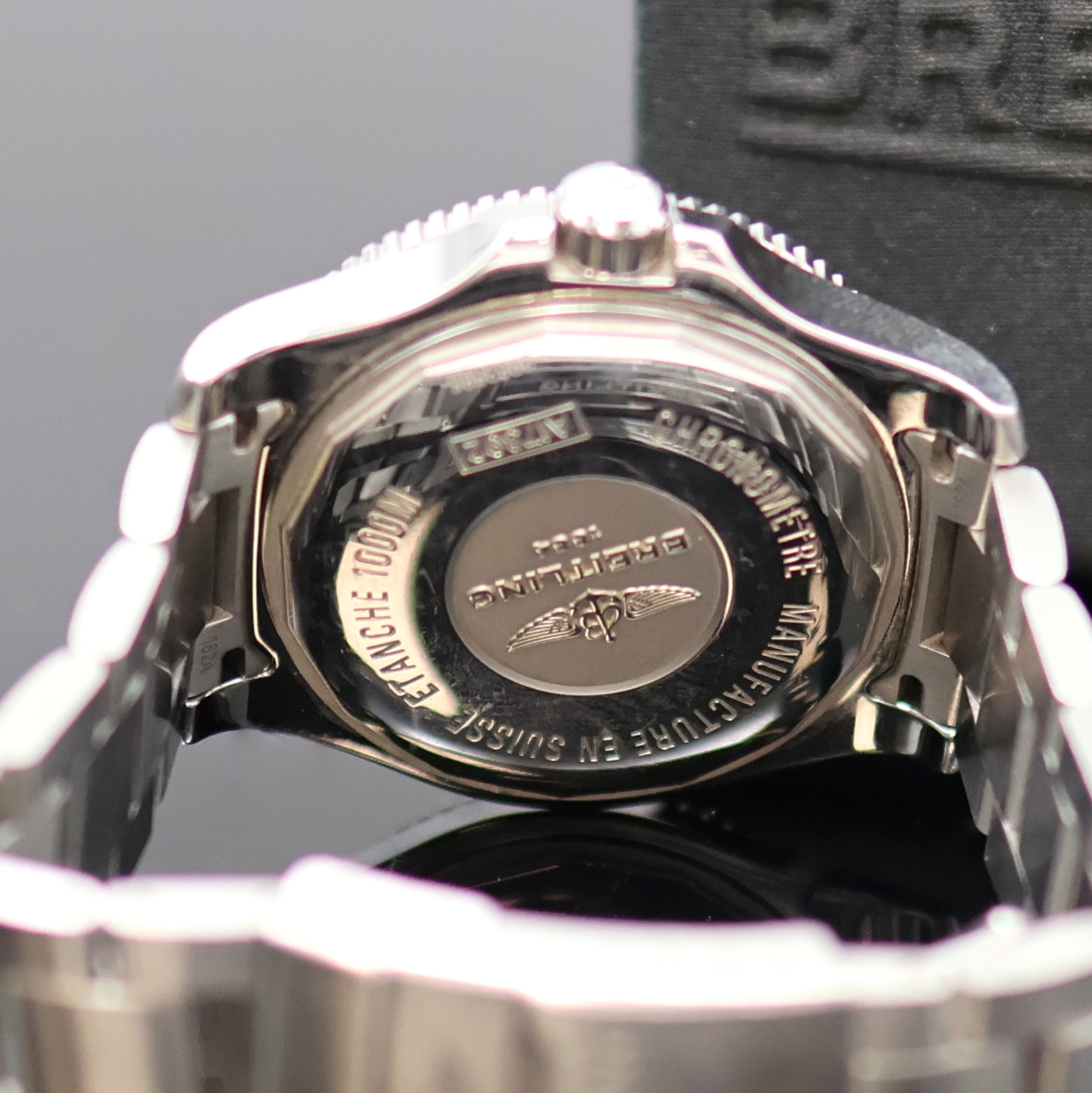 Detail f: BREITLING Herrenarmbanduhr Superocean II Referenz A17392, Automatik, Schweiz um 2017, Chronometer in Edelstahl inkl. Gliederband m. Faltschl., Boden ...