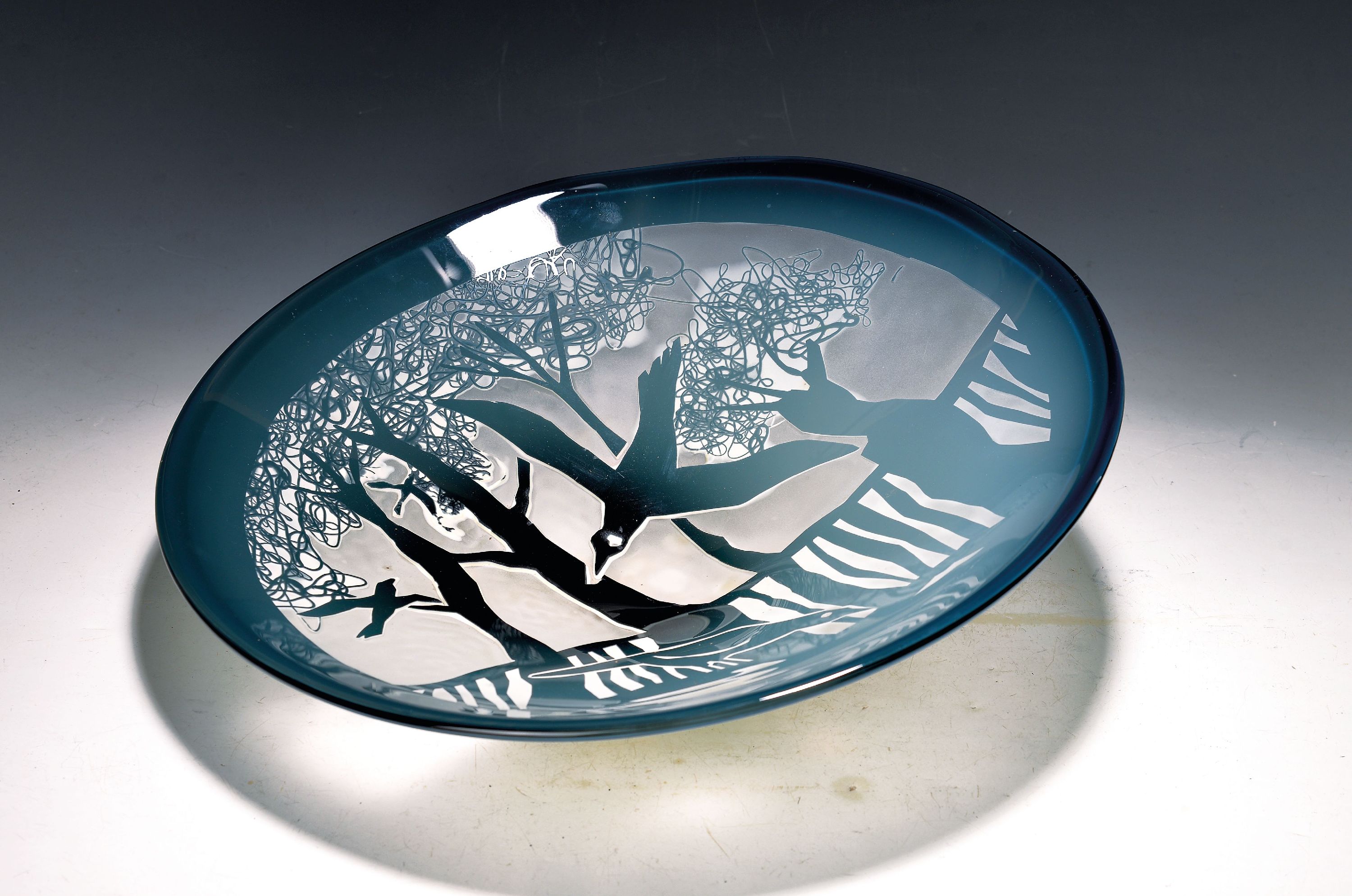 Image 27054942 - Große Schale, Orrefors, Mariti Rytkönen, Landschaft mit Vögeln, farbloses Glas, ...