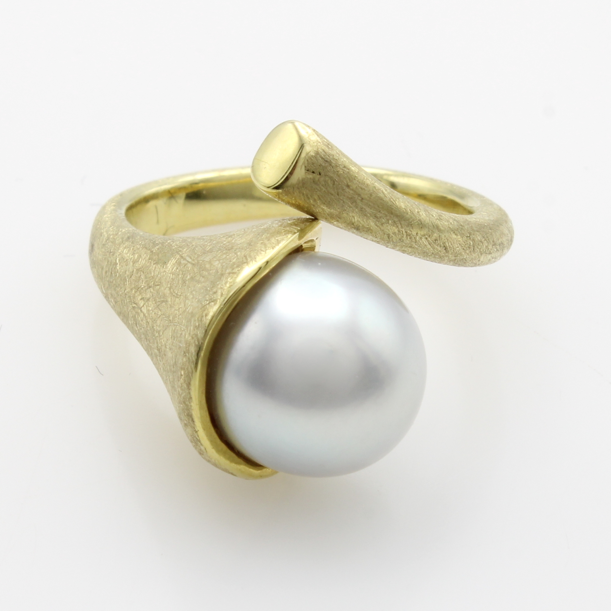 Image 27054948 - Ring mit Süßwasserzuchtperle, GG 585/000, z.T. strichmatt., zartgraue Perle ca. 11 mm, ...