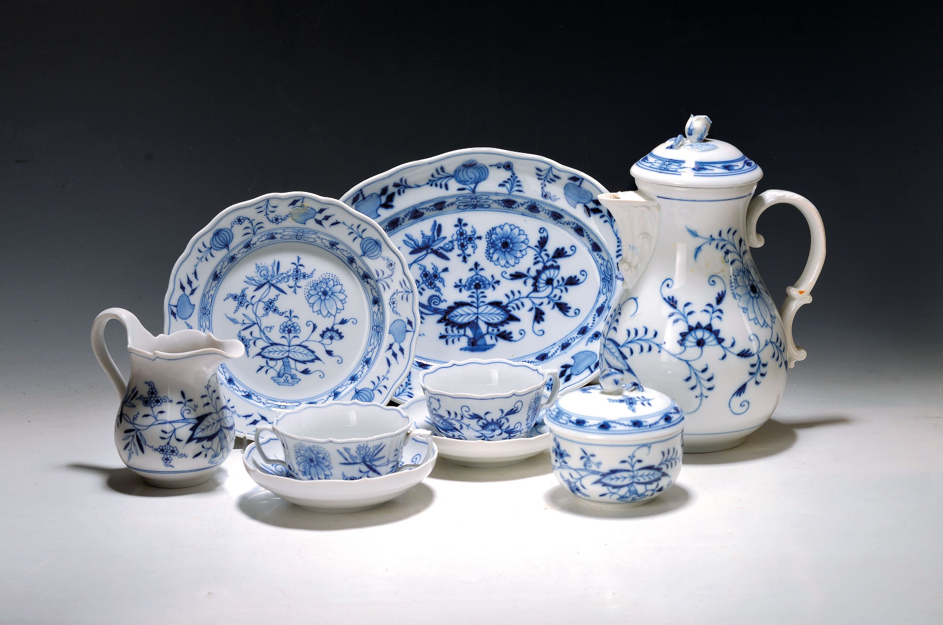 Image 27054950 - Kaffee- und Teeservice, Meissen, 2. Hälfte 20. Jh., Zwiebelmuster, Kaffeekanne, große ...