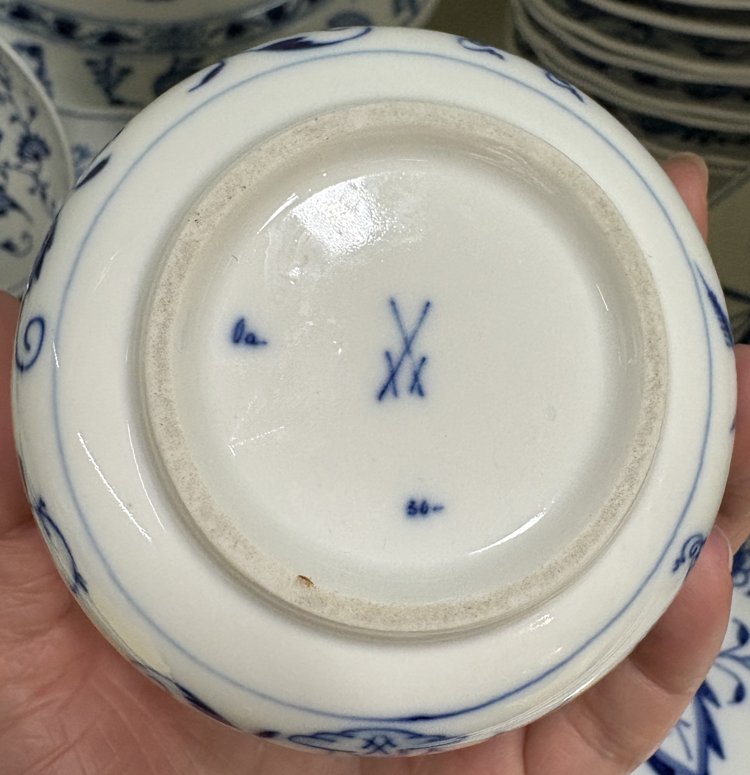 Detail d: Kaffee- und Teeservice, Meissen, 2. Hälfte 20. Jh., Zwiebelmuster, Kaffeekanne, große und kleine Zuckerdose, gr. und kl. Milchkännchen, 1 x best., ...