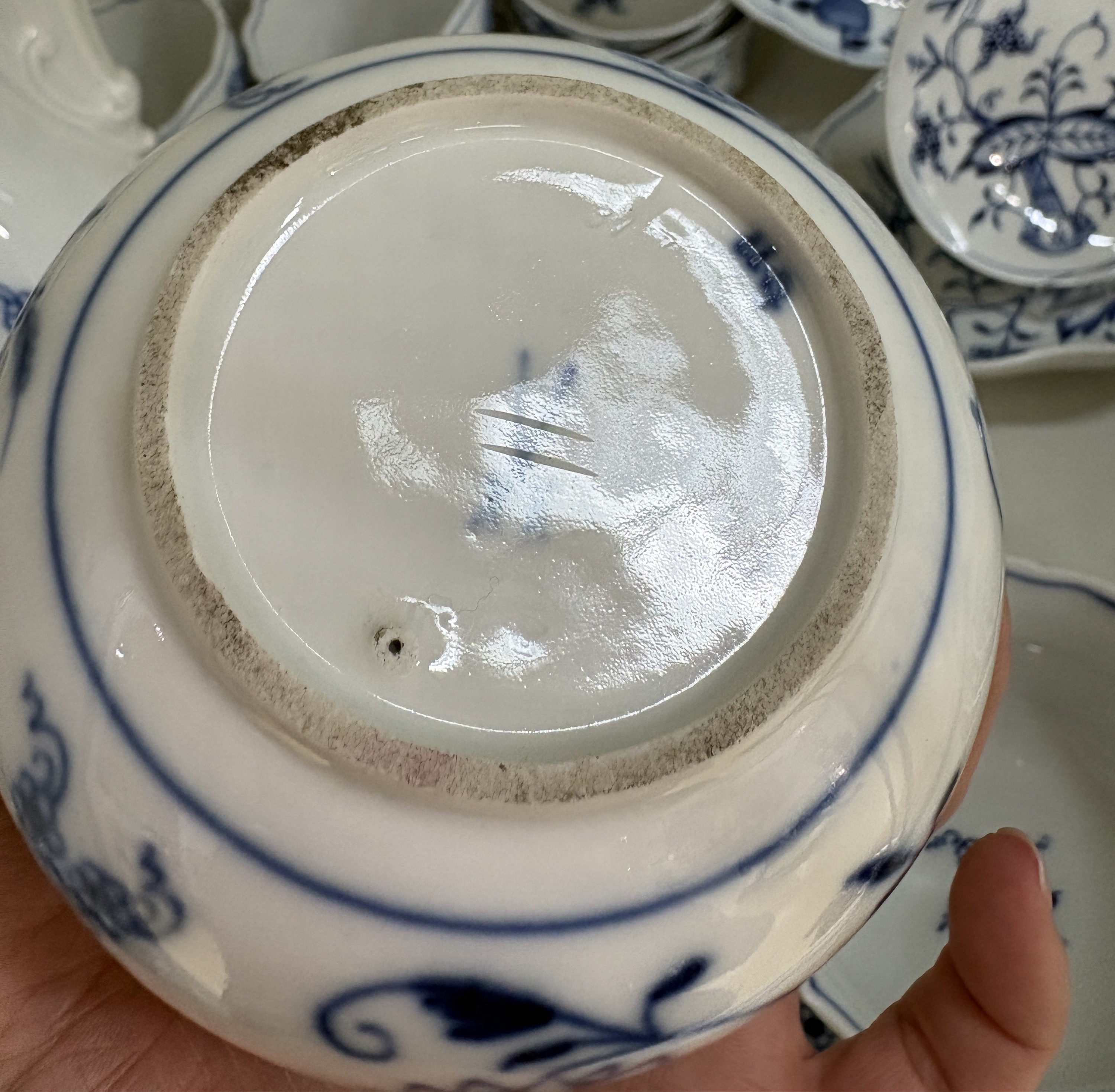 Detail o: Kaffee- und Teeservice, Meissen, 2. Hälfte 20. Jh., Zwiebelmuster, Kaffeekanne, große und kleine Zuckerdose, gr. und kl. Milchkännchen, 1 x best., ...