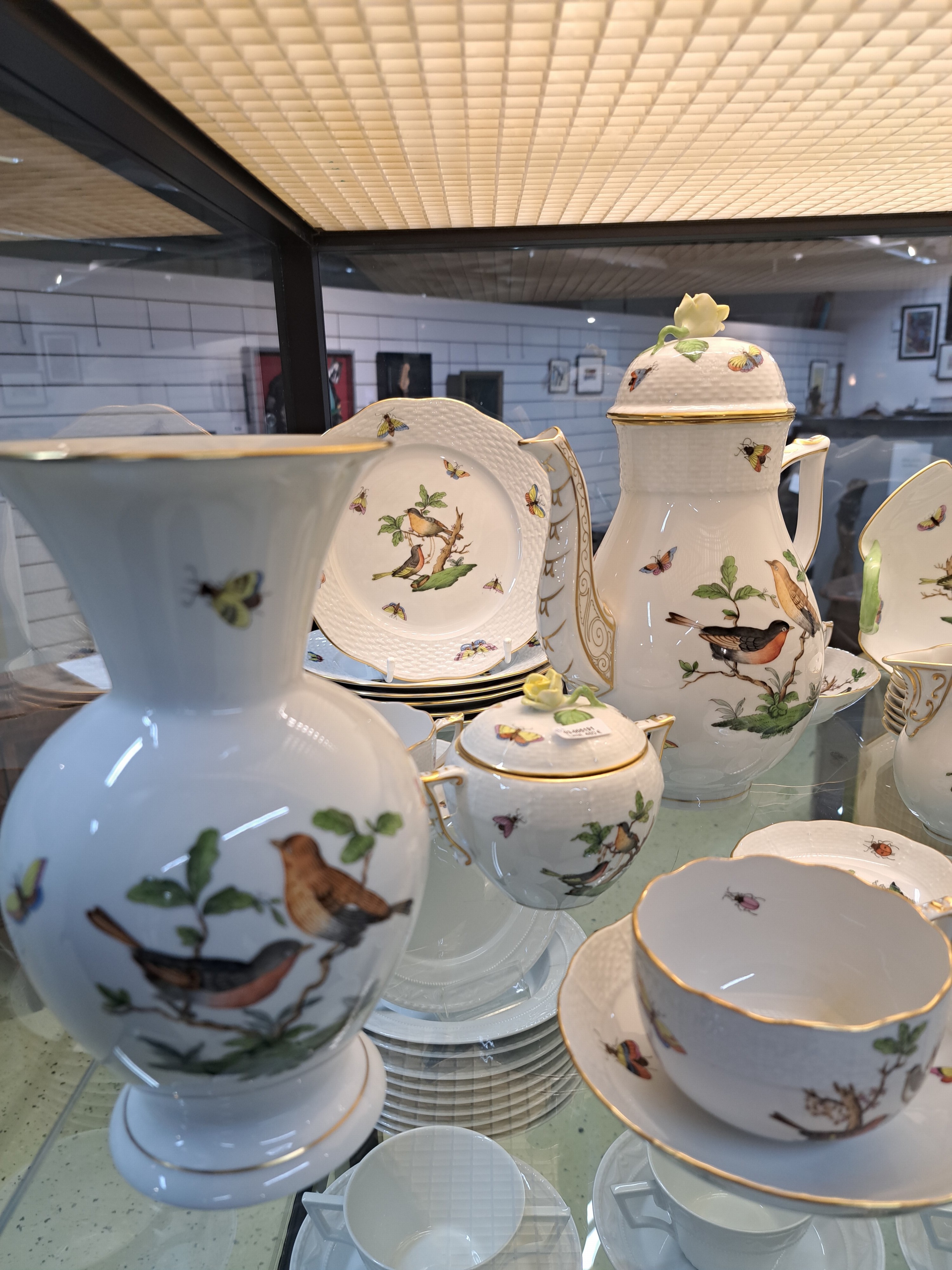 Detail a: Kaffeeservice, Herend, Rothschild, komplett für 6 Personen, Porzellan, handbemalter Vogeldekor, Goldstaffage, Kaffeekanne, Zuckerdose, ...