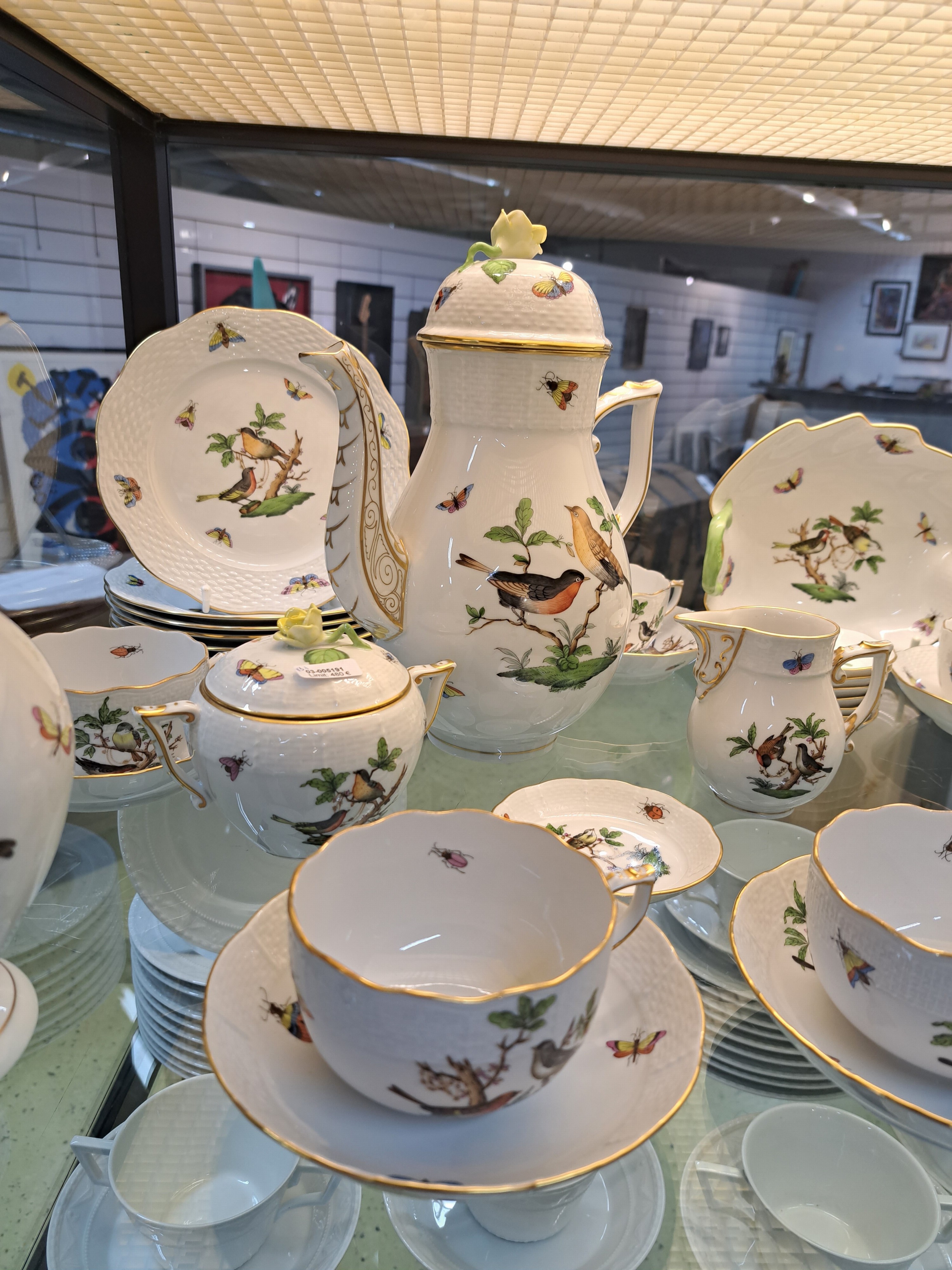 Detail b: Kaffeeservice, Herend, Rothschild, komplett für 6 Personen, Porzellan, handbemalter Vogeldekor, Goldstaffage, Kaffeekanne, Zuckerdose, ...