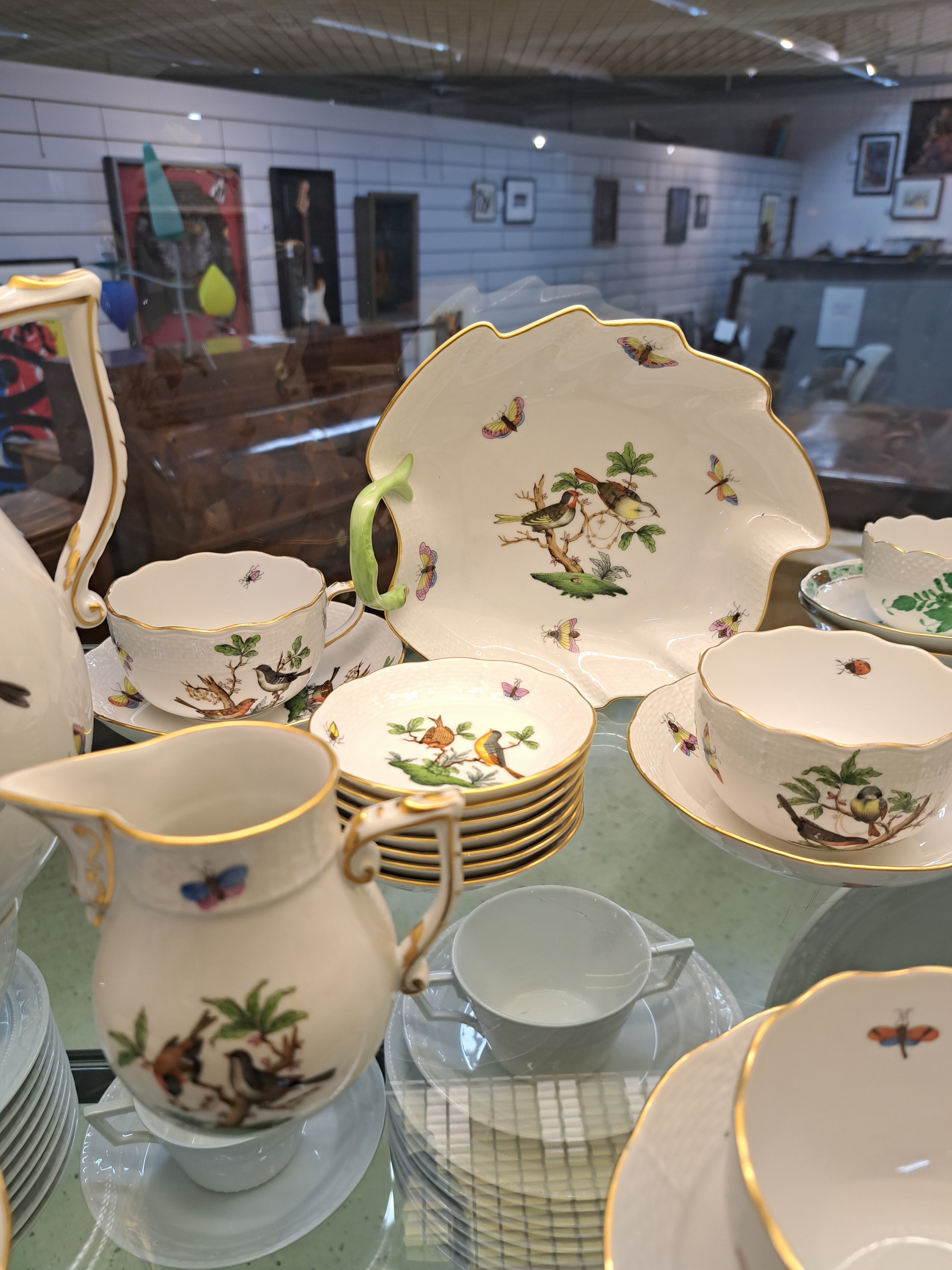 Detail e: Kaffeeservice, Herend, Rothschild, komplett für 6 Personen, Porzellan, handbemalter Vogeldekor, Goldstaffage, Kaffeekanne, Zuckerdose, ...
