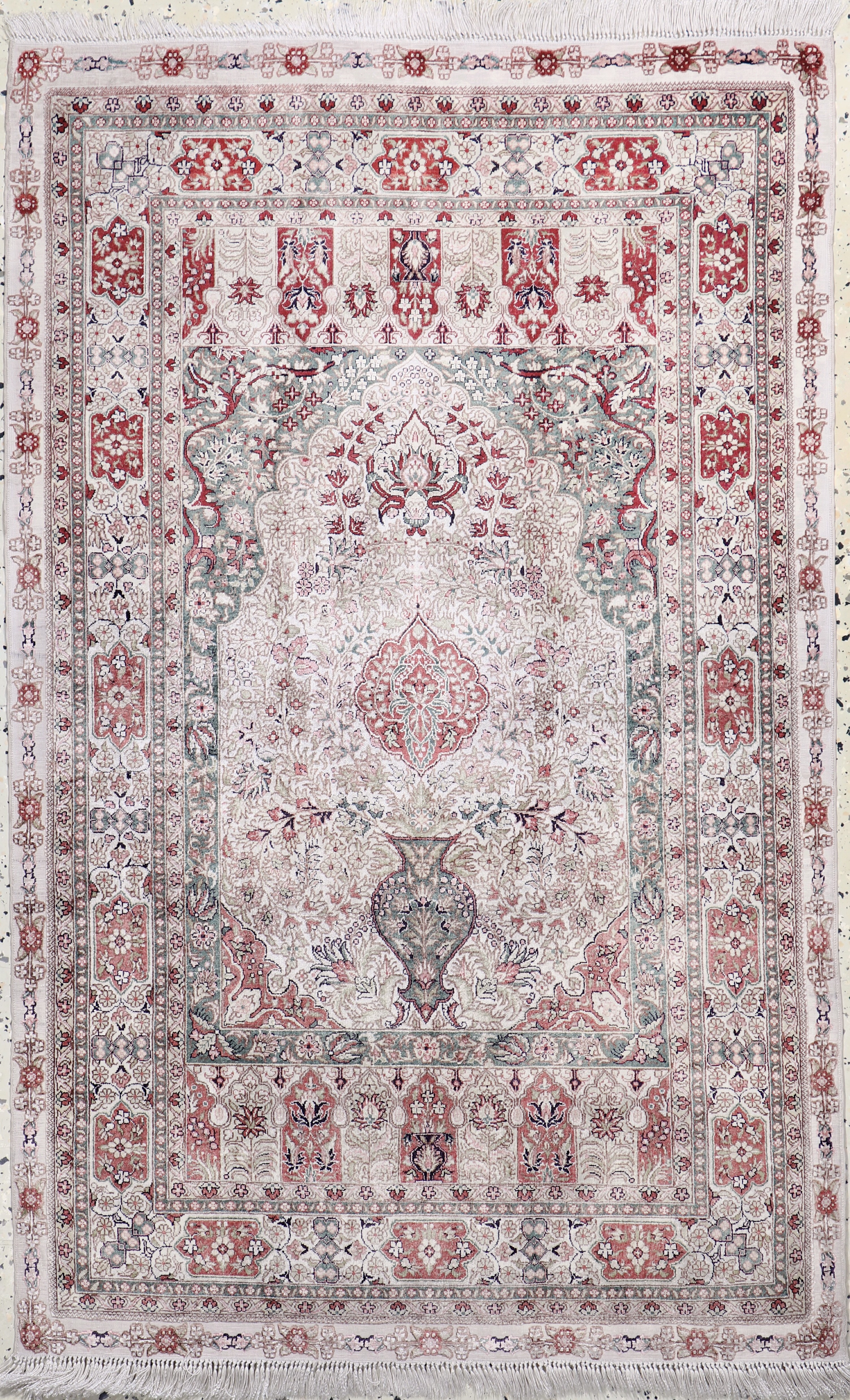 Image 27054987 - Hereke Seide fein, China, Ende 20.Jhd, reine Naturseide, ca. 123 x 77 cm, ca. 1,0 Mio. ...