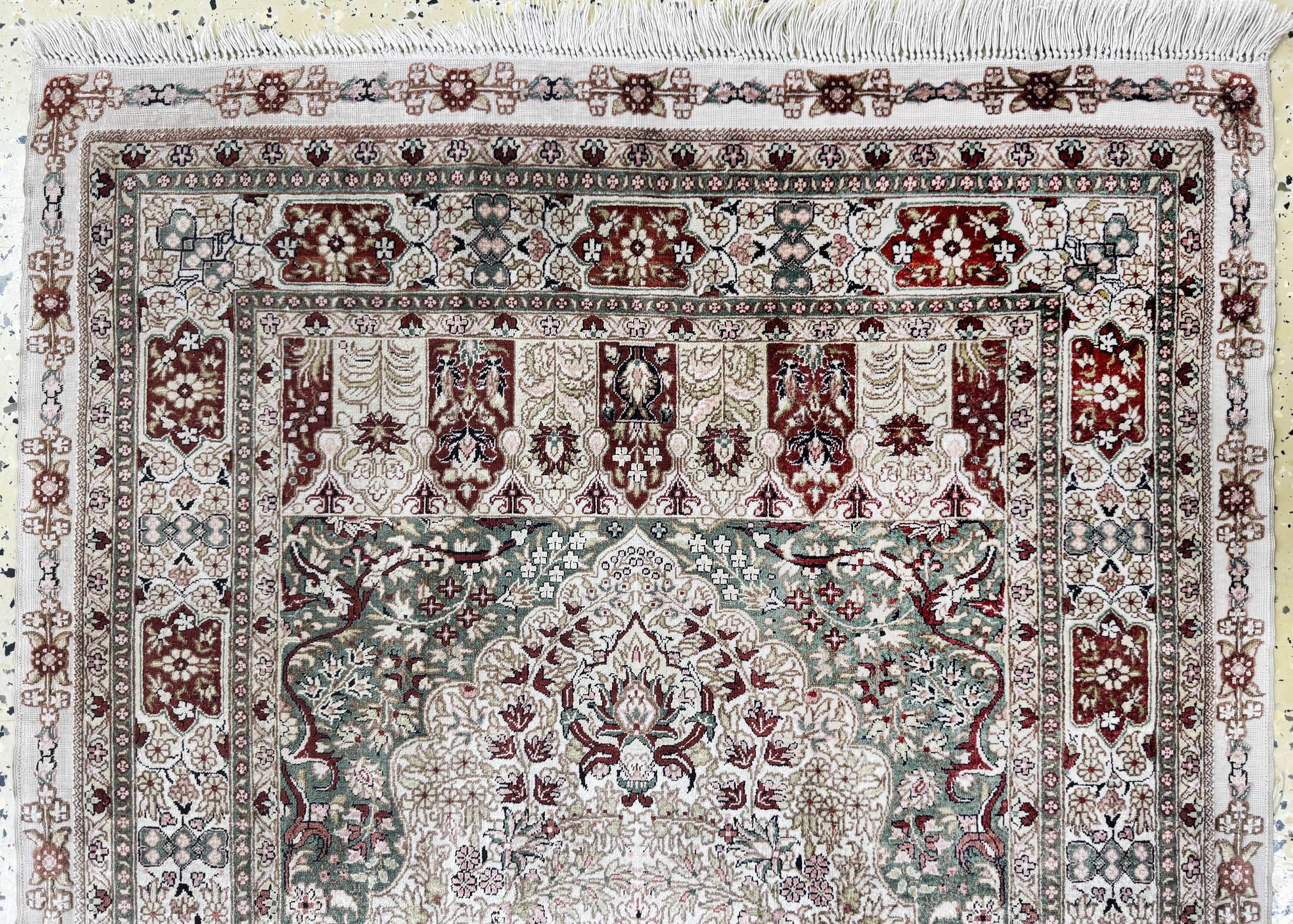 Detail a: Hereke Seide fein, China, Ende 20.Jhd, reine Naturseide, ca. 123 x 77 cm, ca. 1,0 Mio. Kn/qm, EHZ: 2