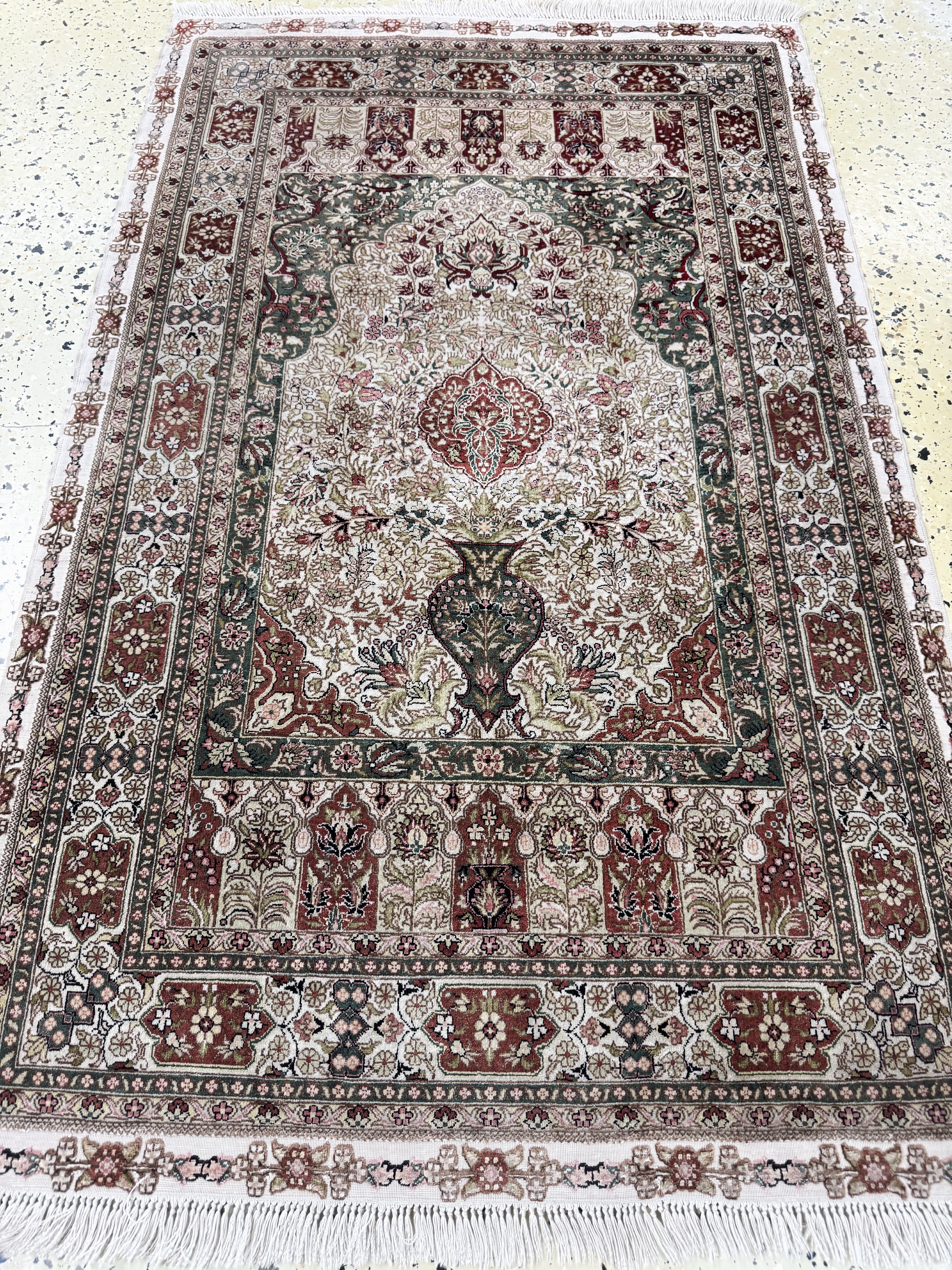 Detail d: Hereke Seide fein, China, Ende 20.Jhd, reine Naturseide, ca. 123 x 77 cm, ca. 1,0 Mio. Kn/qm, EHZ: 2
