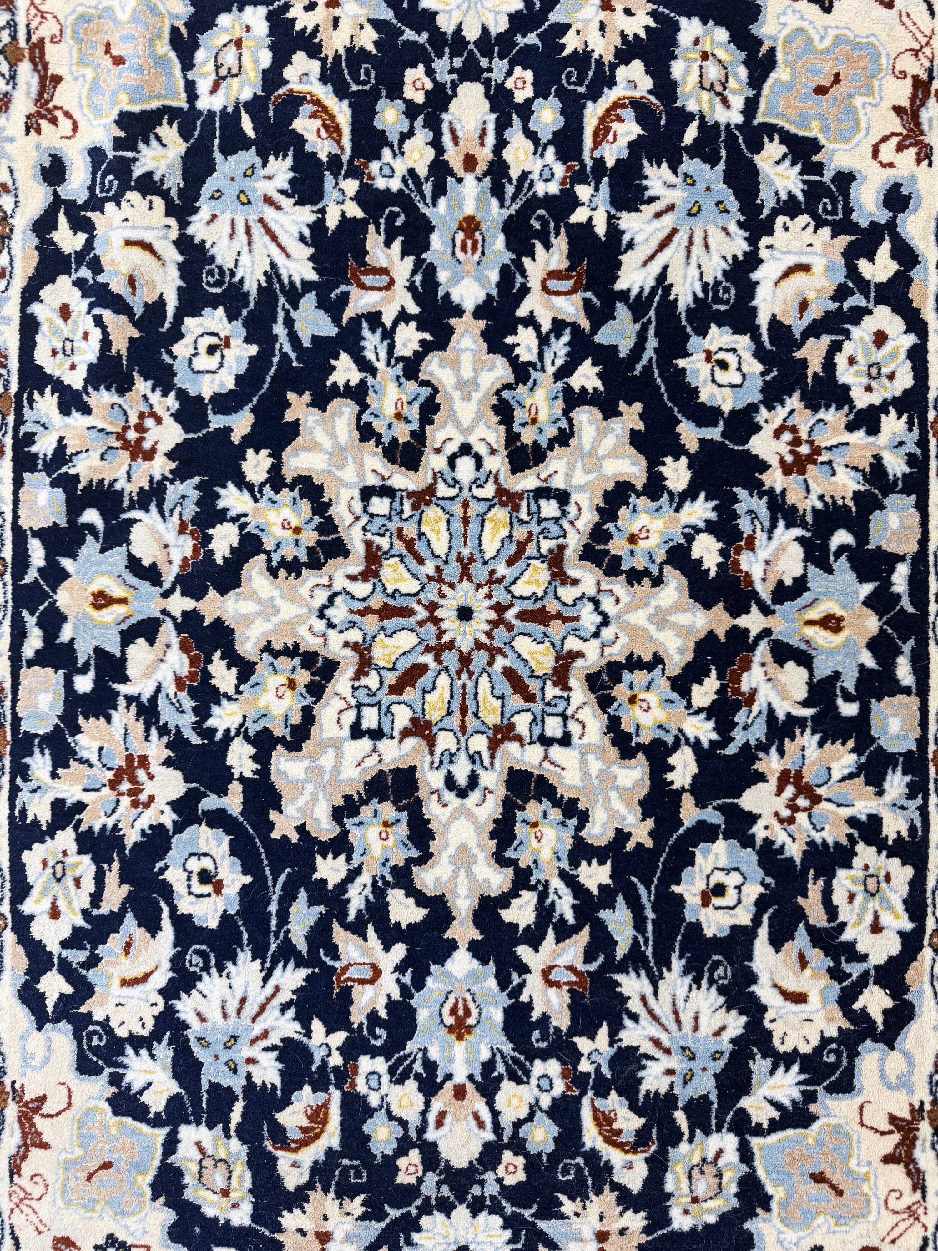 Detail b: Nain"Tudeschk"fein, Persien, Mitte 20.Jhd, Korkwolle mit Seide, ca. 130 x 80 cm, ca. 1,0 Mio. Kn/qm, EHZ: 2