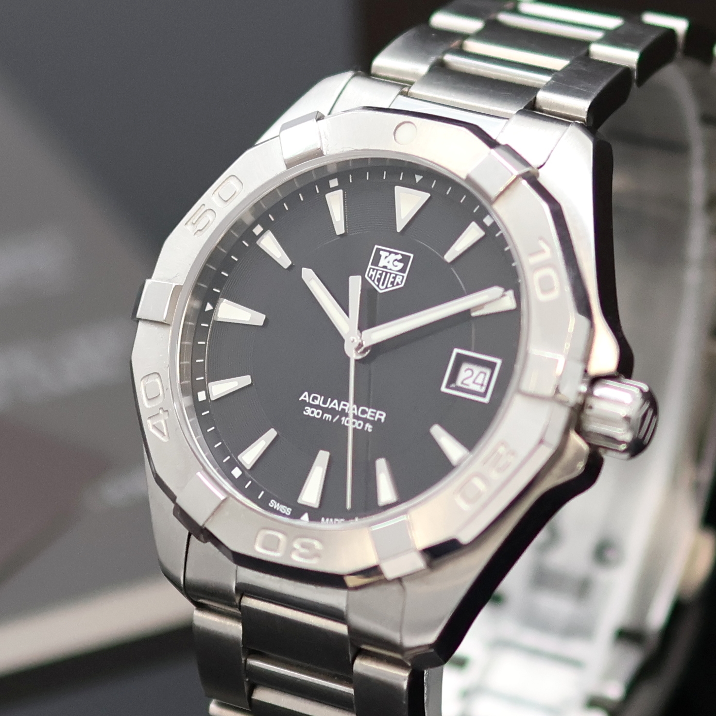 Detail a: TAG HEUER Aquaracer Herrenarmbanduhr Referenz WAY1110, Schweiz verk. lt. beil. Pap. 11/2014, quarz, Edelstahlgeh. inkl. orig. Gliederband m. ...