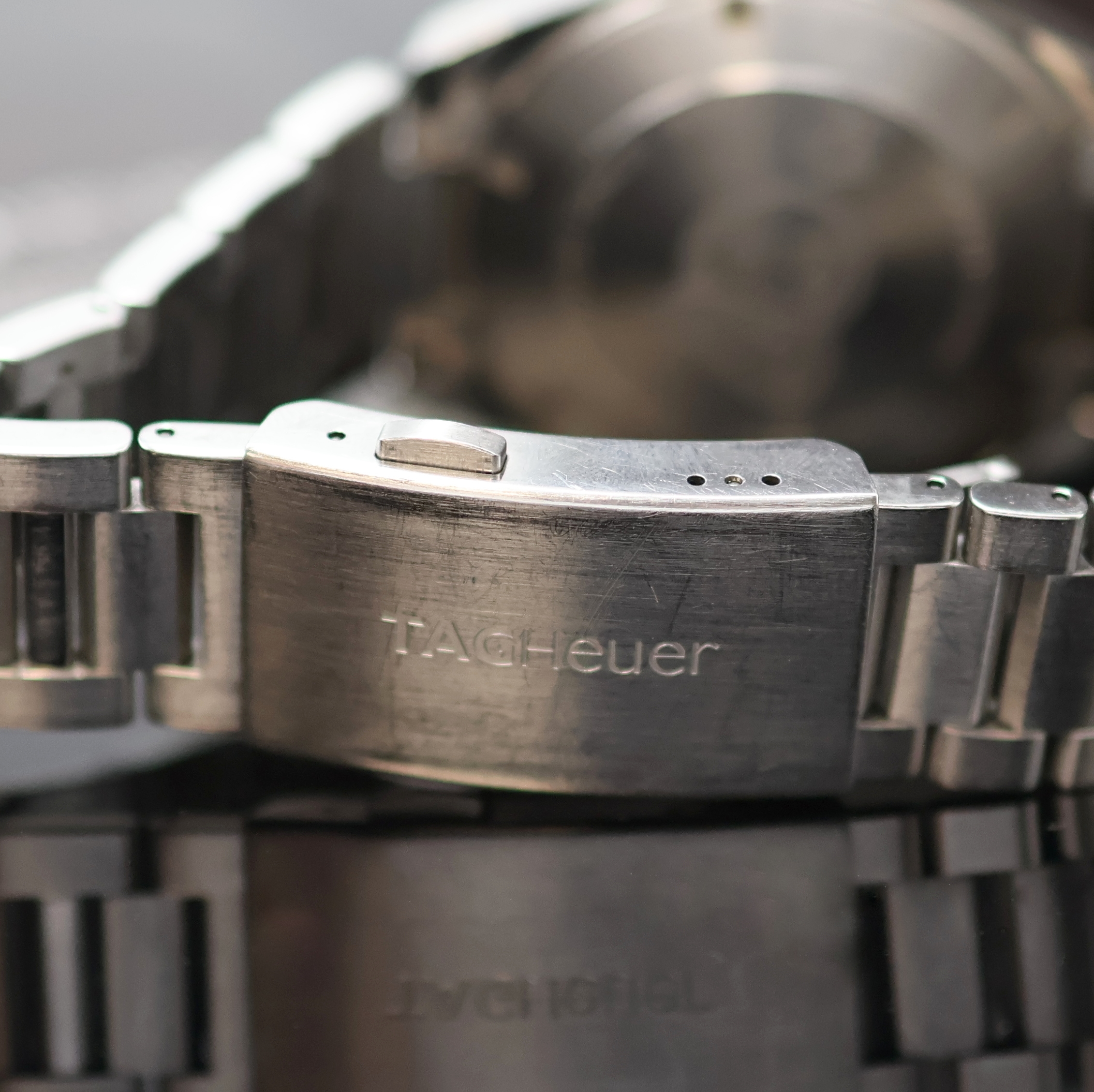 Detail e: TAG HEUER Aquaracer Herrenarmbanduhr Referenz WAY1110, Schweiz verk. lt. beil. Pap. 11/2014, quarz, Edelstahlgeh. inkl. orig. Gliederband m. ...