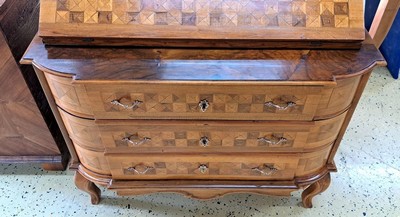 27054901c - Barock Schrägklappensekretär, 1750/60, Nußbaumfurnier, 3 Schubladen auf geschweiften ...