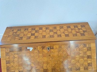 27054901j - Barock Schrägklappensekretär, 1750/60, Nußbaumfurnier, 3 Schubladen auf geschweiften ...