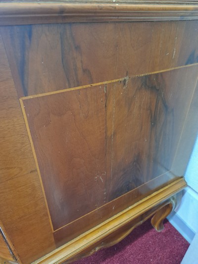 27054901k - Barock Schrägklappensekretär, 1750/60, Nußbaumfurnier, 3 Schubladen auf geschweiften ...