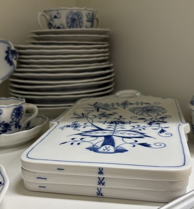 27054950i - Kaffee- und Teeservice, Meissen, 2. Hälfte 20. Jh., Zwiebelmuster, Kaffeekanne, große ...