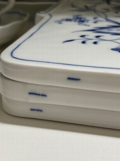 27054950j - Kaffee- und Teeservice, Meissen, 2. Hälfte 20. Jh., Zwiebelmuster, Kaffeekanne, große ...