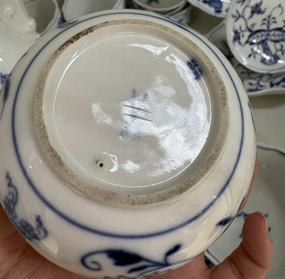 27054950o - Kaffee- und Teeservice, Meissen, 2. Hälfte 20. Jh., Zwiebelmuster, Kaffeekanne, große ...