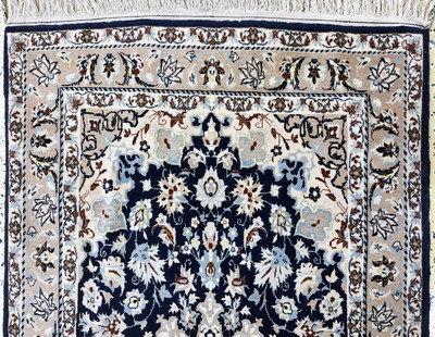 27054991a - Nain´Tudeschk´fein, Persien, Mitte 20.Jhd, Korkwolle mit Seide, ca. 130 x 80 cm, ca. ...