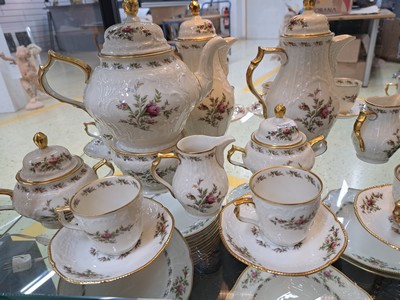 27054994a - Kaffee- und Speiseservice, Rosenthal, Modell Moliere Moosrose, mit Goldstaffage, 2 ...