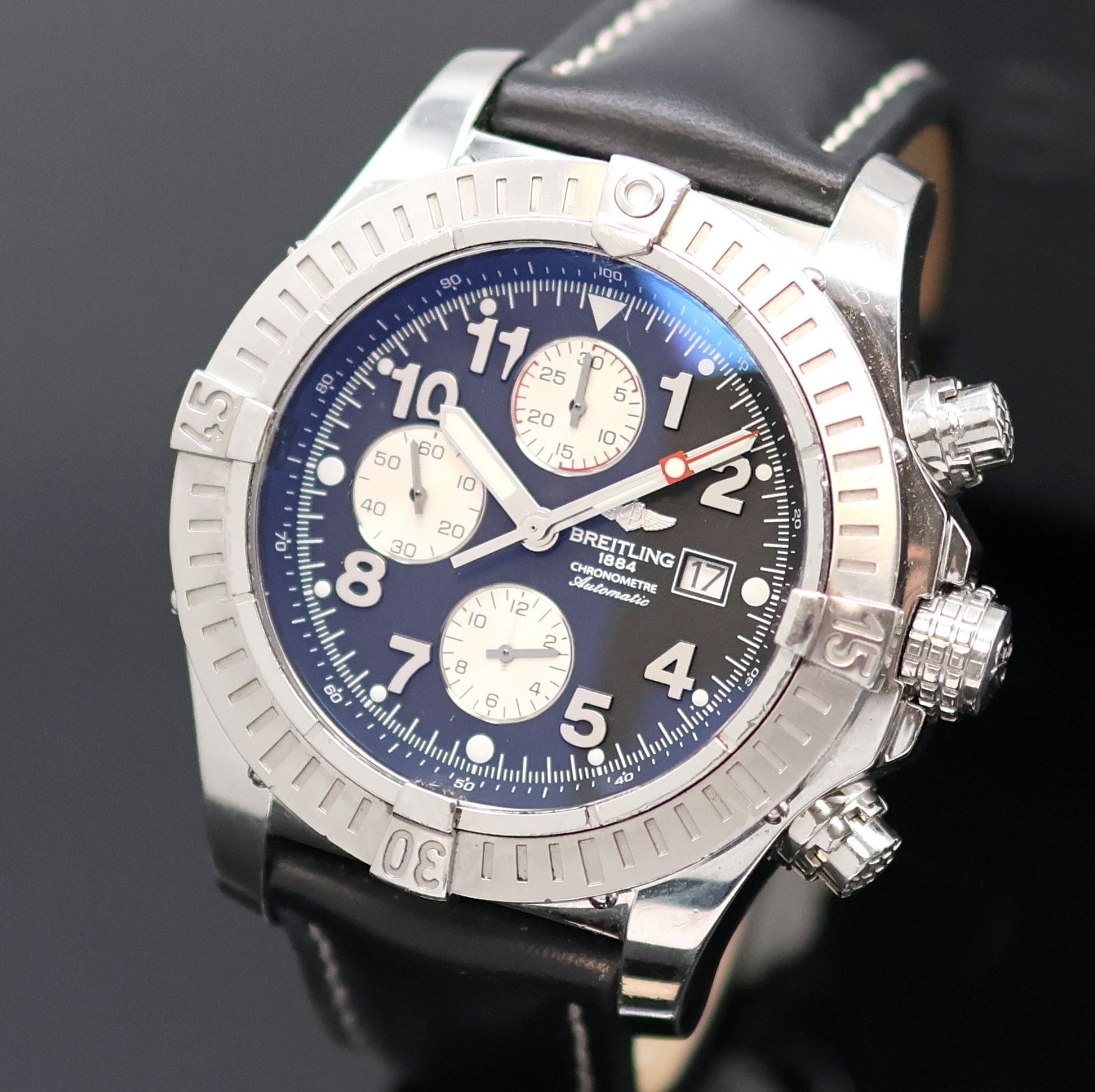 Detail a: BREITLING Chronometer Armbandchronograph Modell Super Avenger Referenz A13370, Schweiz um 2005, Automatik, Edelstahlgeh. inkl. Lederband m. orig. ...