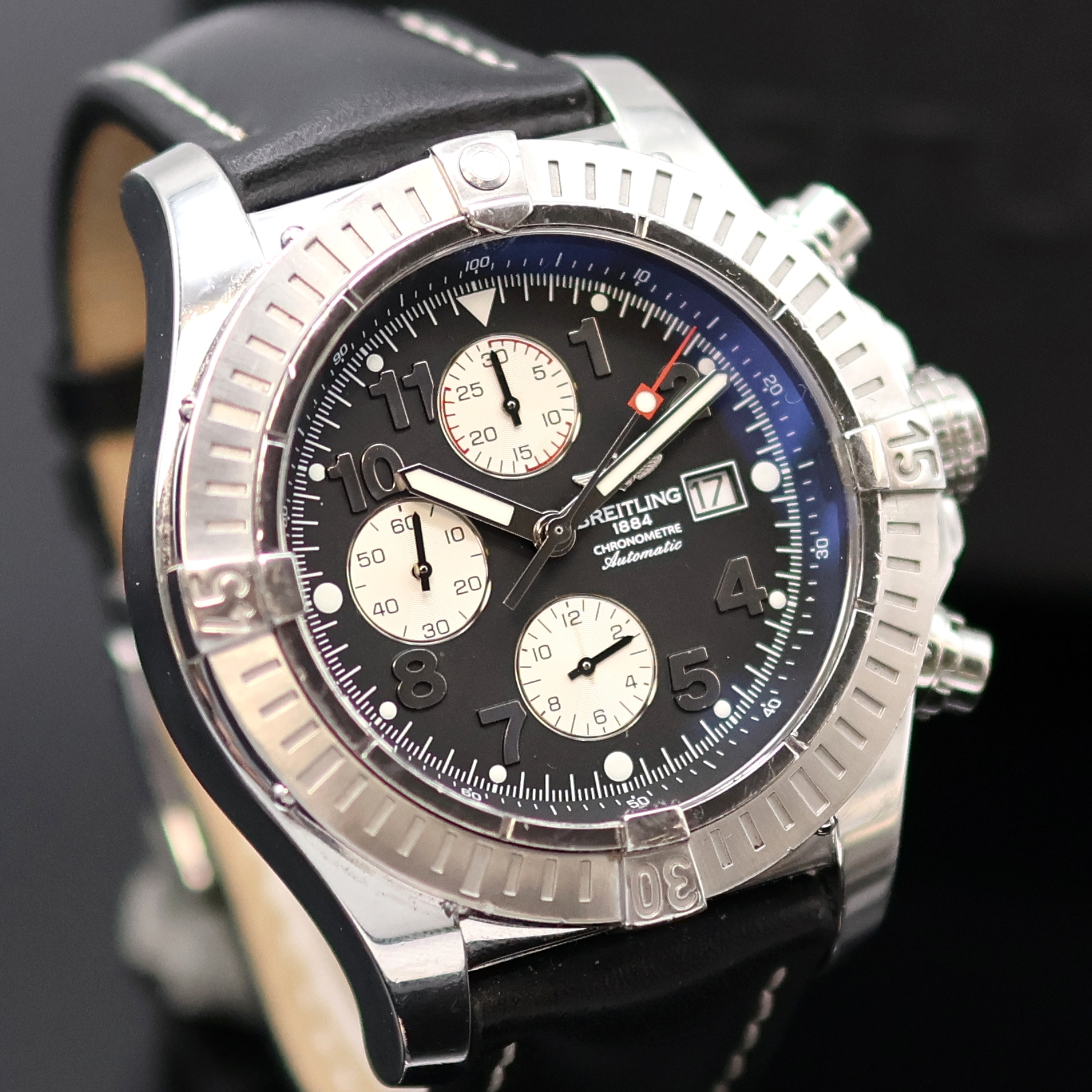 Detail b: BREITLING Chronometer Armbandchronograph Modell Super Avenger Referenz A13370, Schweiz um 2005, Automatik, Edelstahlgeh. inkl. Lederband m. orig. ...
