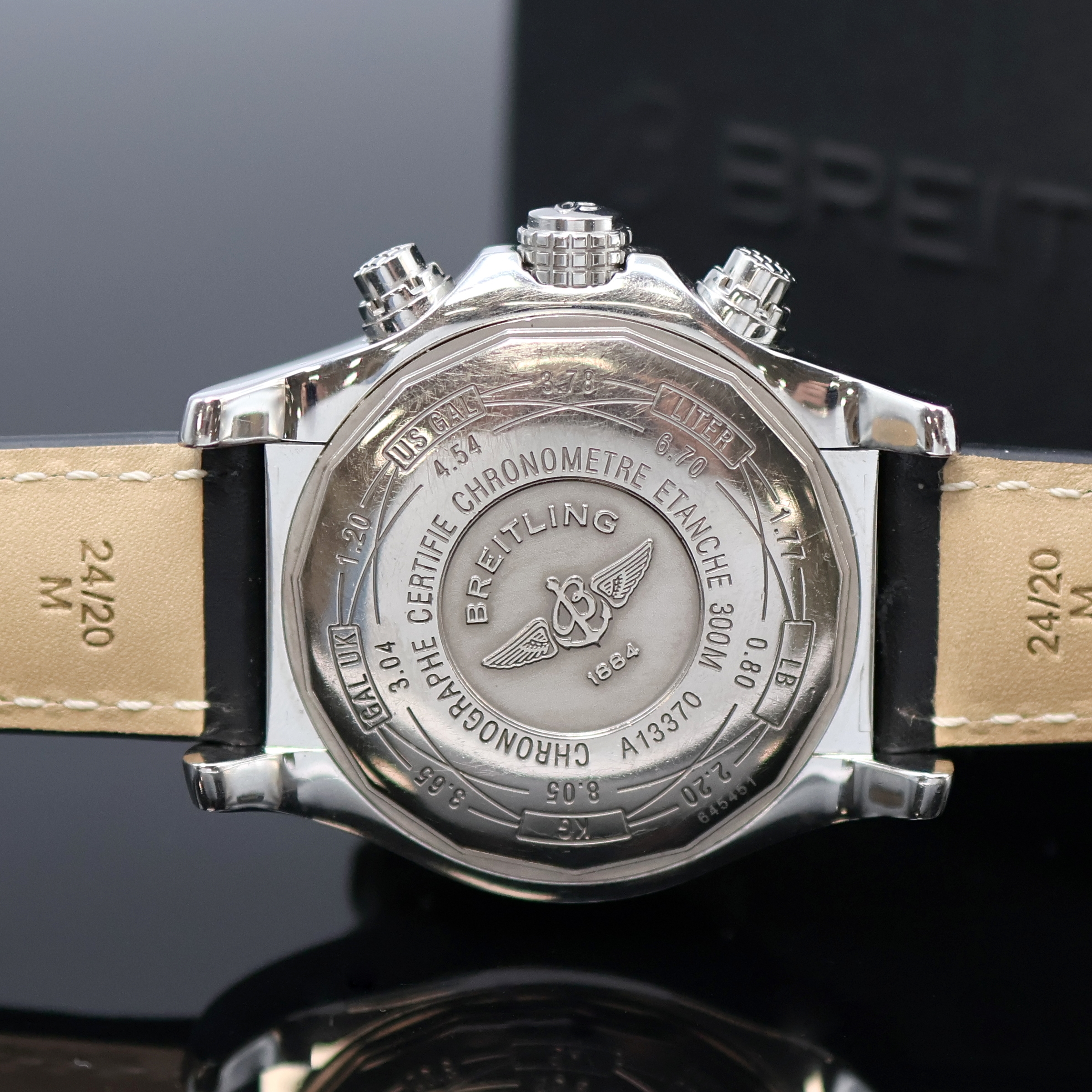 Detail e: BREITLING Chronometer Armbandchronograph Modell Super Avenger Referenz A13370, Schweiz um 2005, Automatik, Edelstahlgeh. inkl. Lederband m. orig. ...