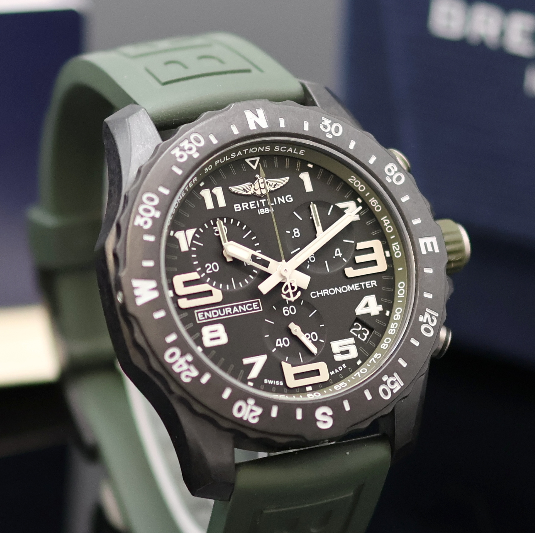 Detail b: BREITLING Endurance Pro Chronometer Armbandchronograph Referenz X82310, Schweiz verk. lt. beil. Pap. 09/2022, quarz, Kunststoffgeh. inkl. orig. ...