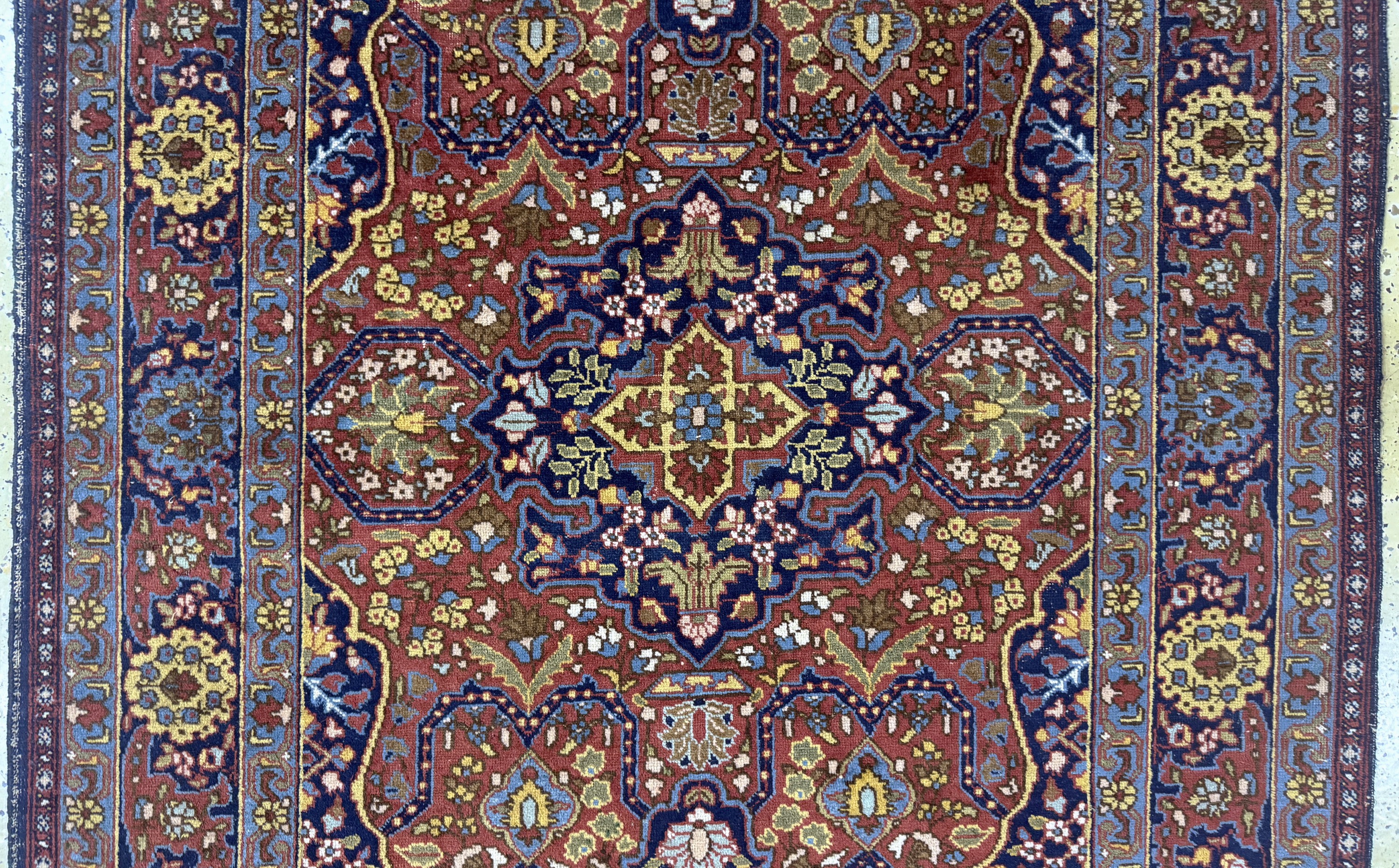 Detail b: Täbriz alt, Persien, Anfang 20.Jhd, Wolle auf Baumwolle, ca. 193 x 137 cm, EHZ: 2-3