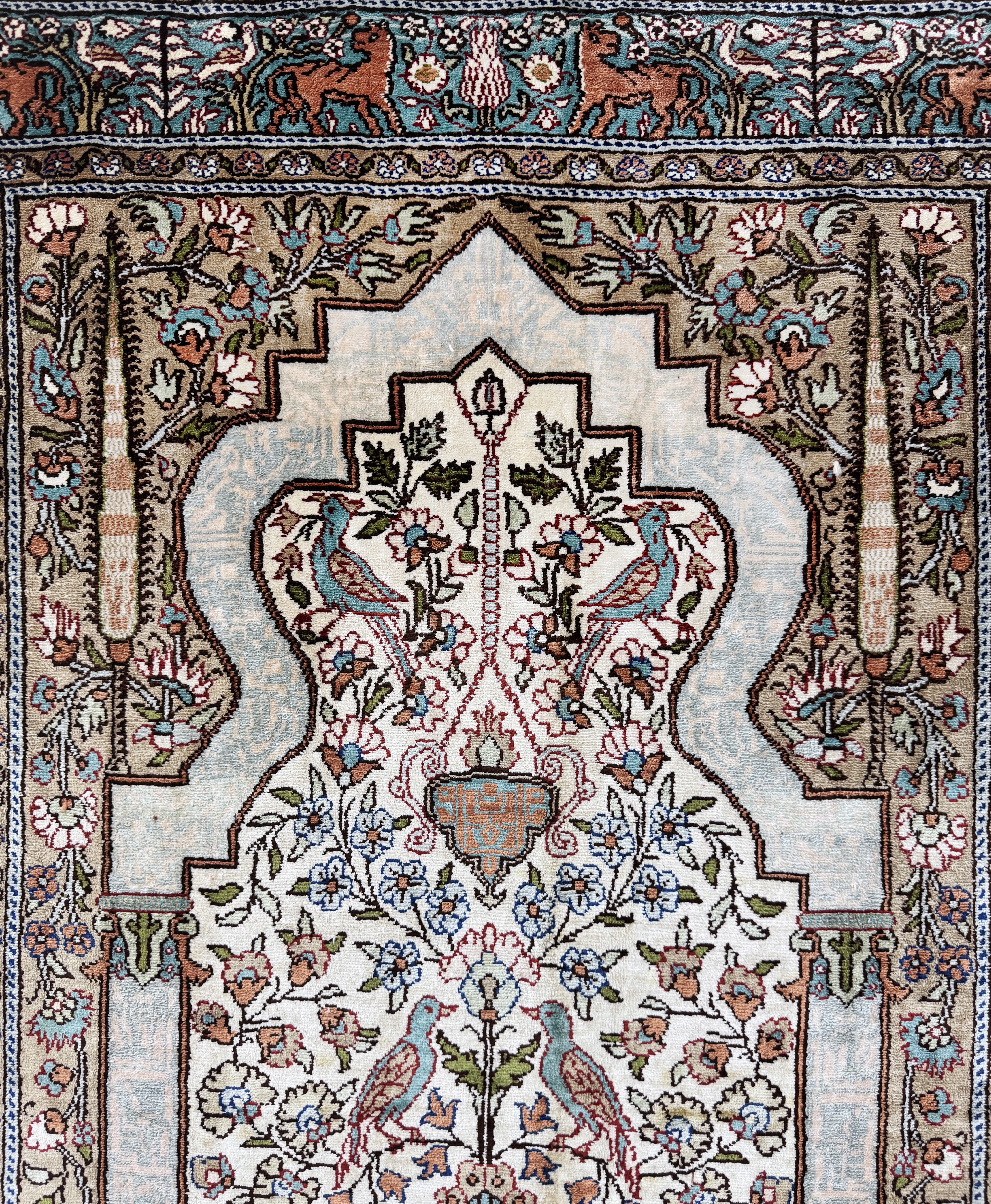 Detail b: Seiden Kayseri, Türkei, Mitte 20.Jhd, reineNaturseide, ca. 123 x 80 cm, EHZ: 1-2