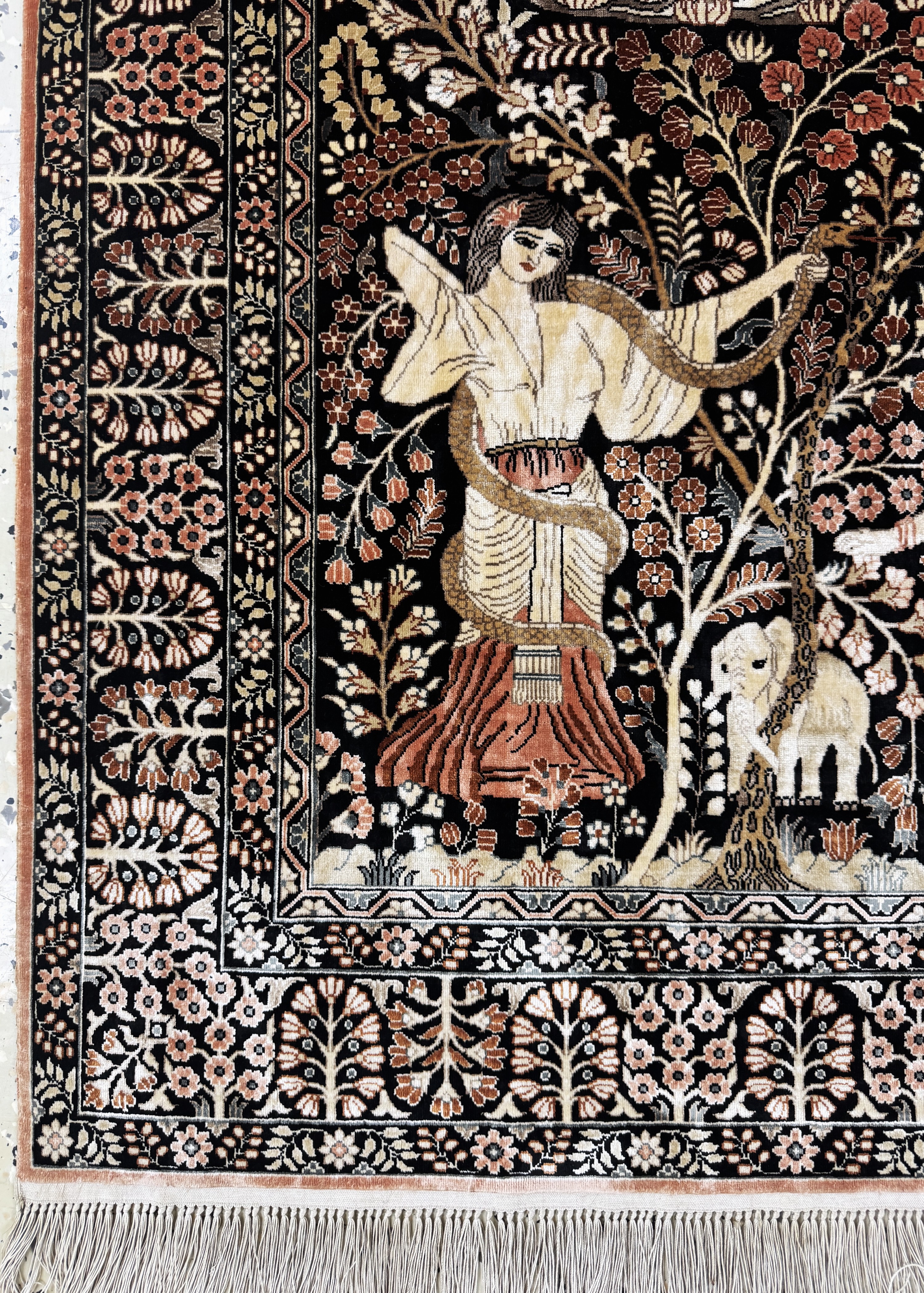 Detail c: Hereke Seide fein, China, Ende 20.Jhd, reine Naturseide, ca. 124 x 80 cm, ca. 1,0 Mio. Kn/qm, EHZ: 1-2