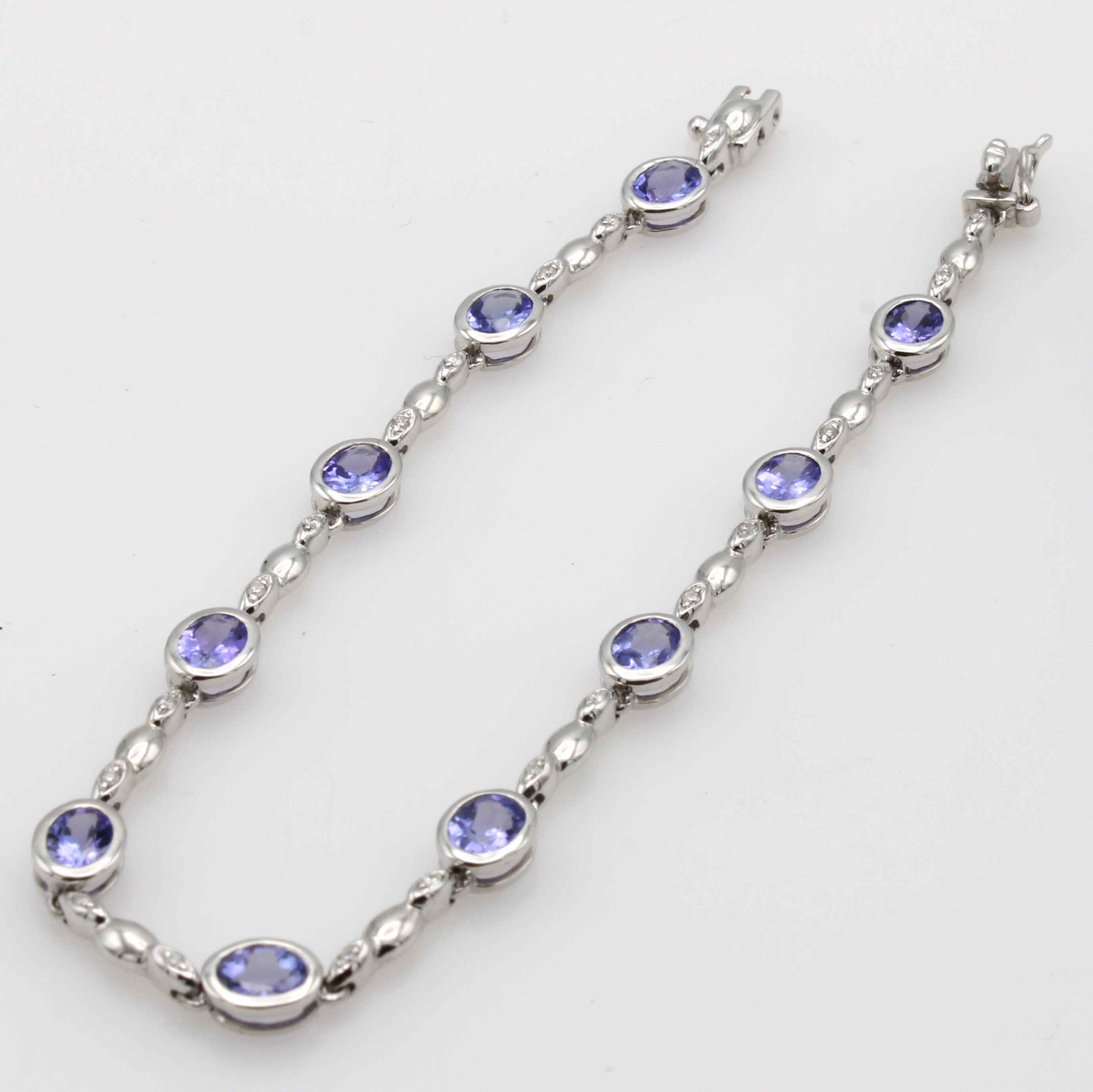 Image 27055027 - Armband mit Brillanten und Tansaniten, WG 750/000, 10 ovale Tansanite zus. ca. 2.80 ct, ...