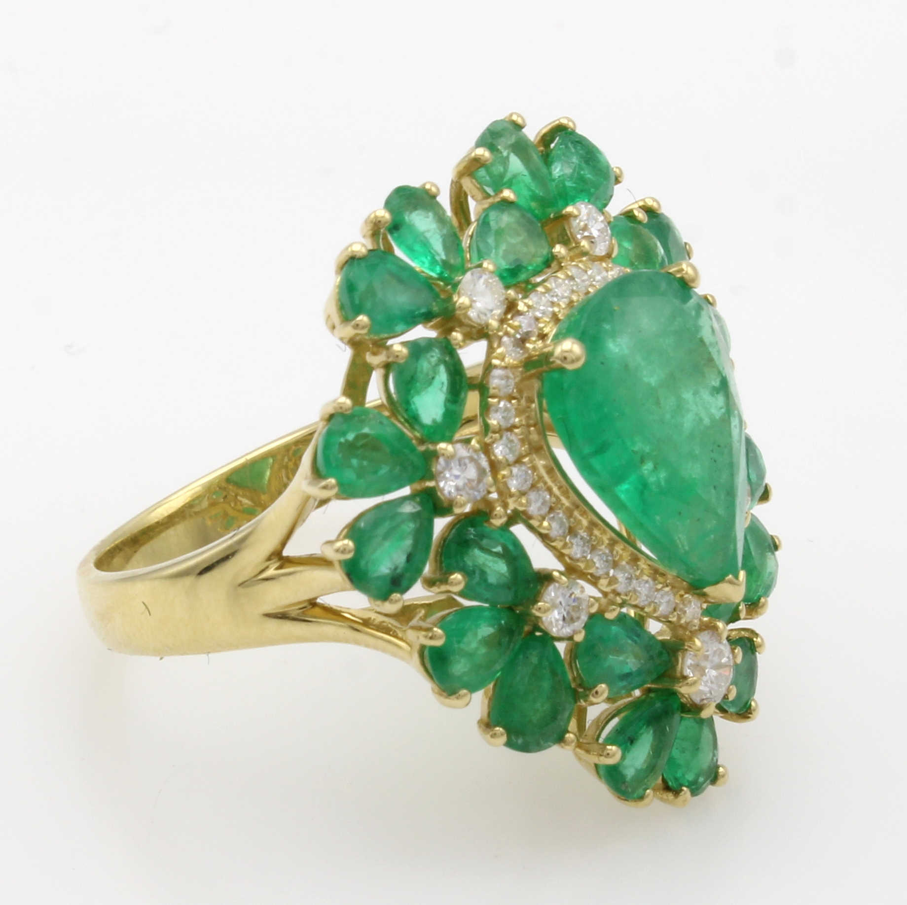 Image 27055028 - Ring mit Smaragden und Brillanten, GG 750/ 000, 23 Smaragde zus. ca. 2.5 ct u. 1 ...