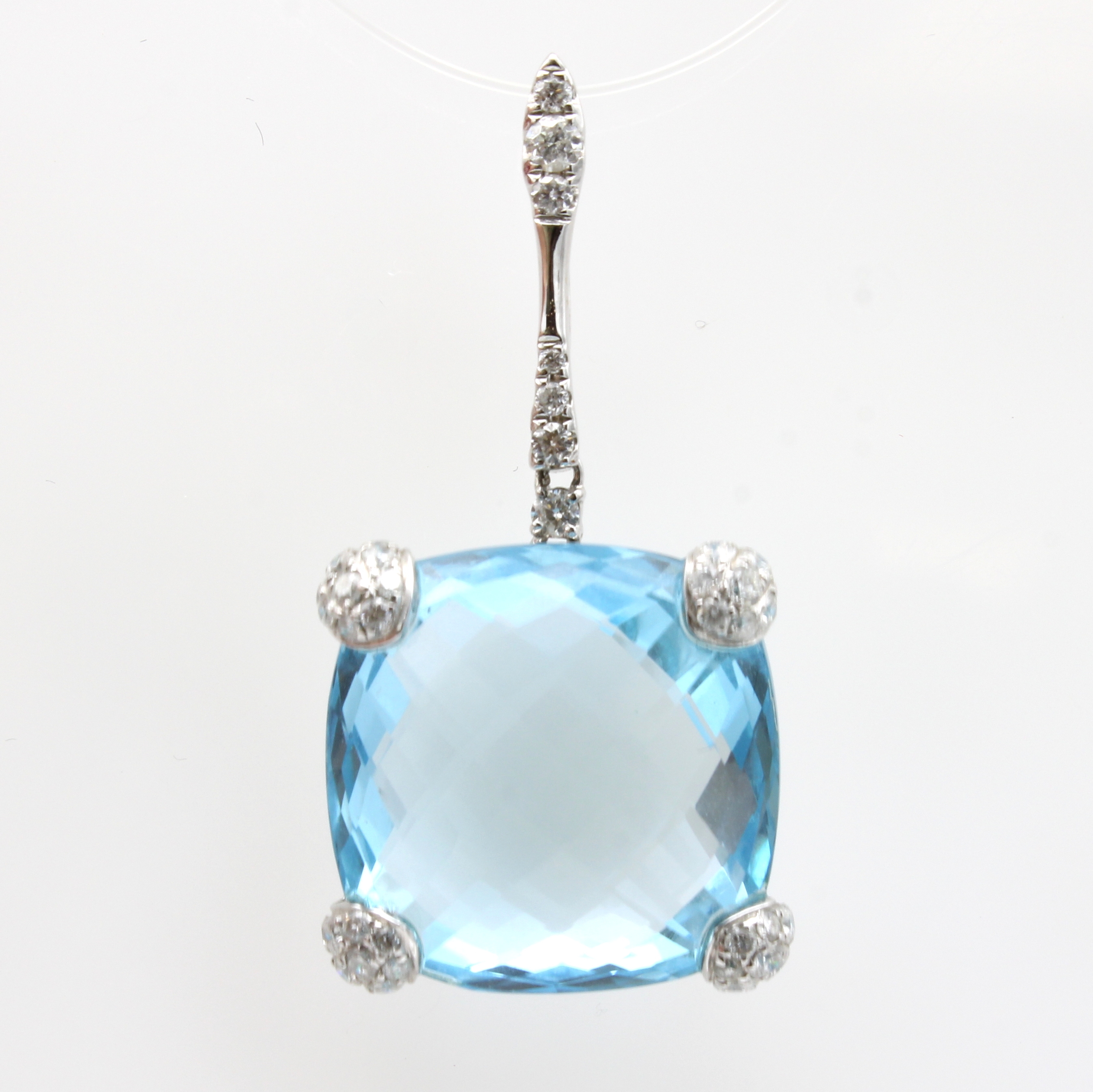 Image 27055034 - Anhänger mit Blautopas und Brillanten, WG 750/000, Topas im Briolettschliff ca. 26 ct ...