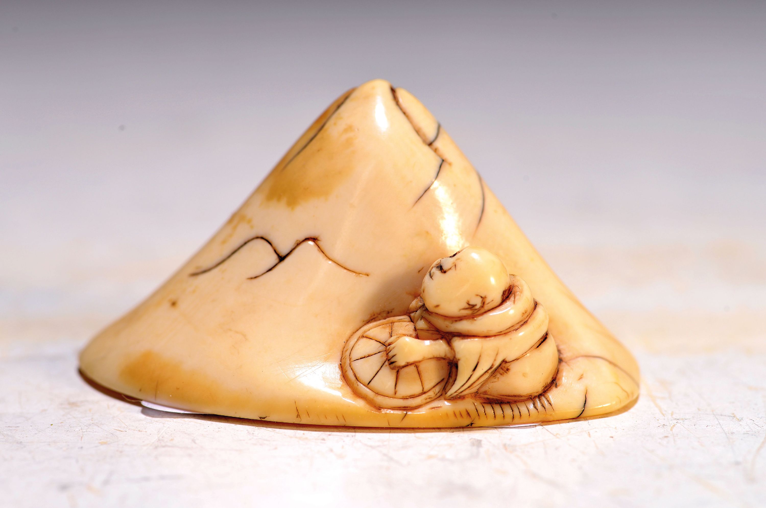 Image 27055052 - Netsuke, Japan, späte Edo-Zeit bzw. 1.Hälfte 19.Jh., Elfenbein geschnitzt, Darstellung ...
