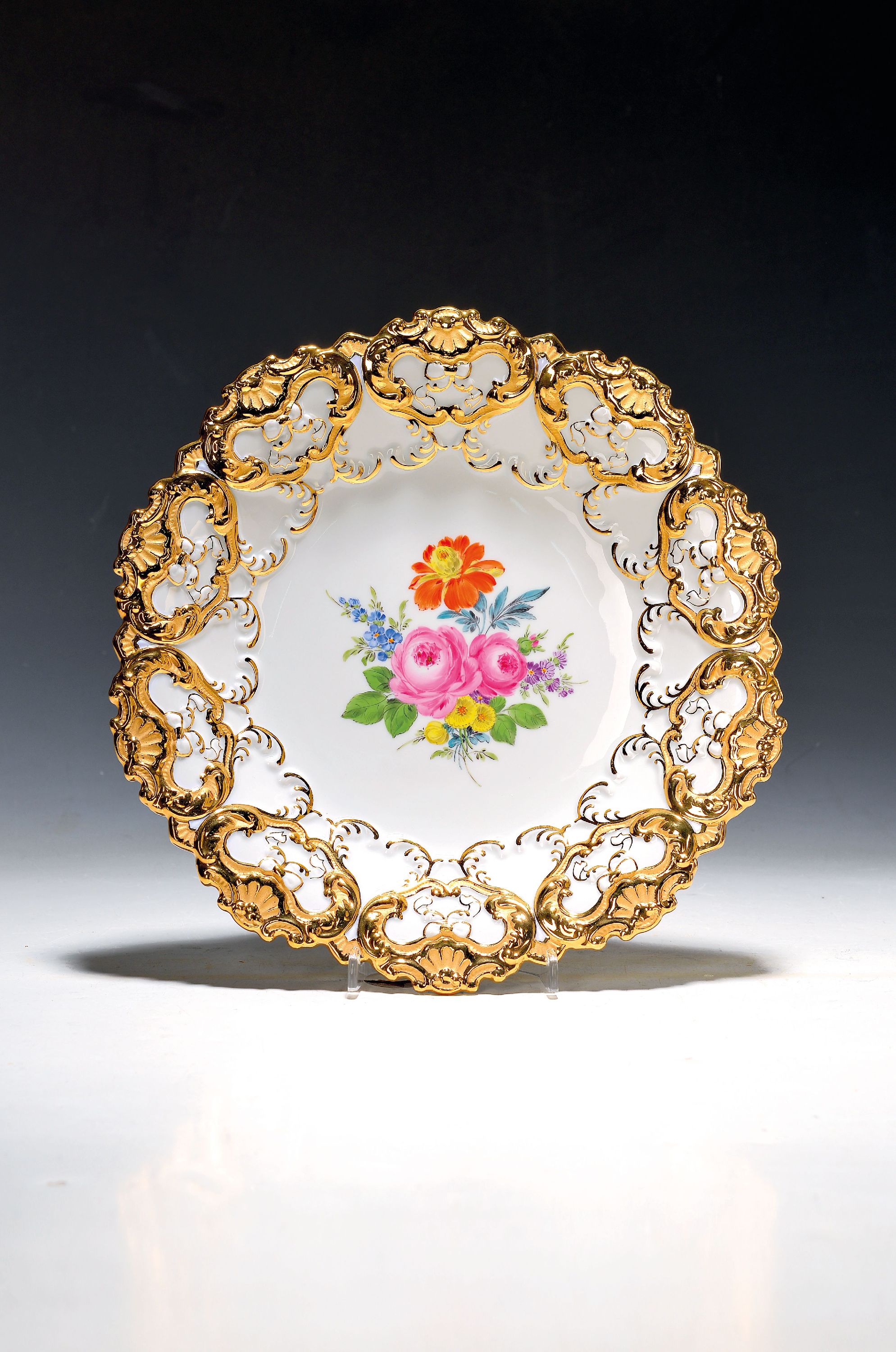 Image 27055091 - Prunkteller, Meissen, 20. Jh., 1. Wahl, matt- und glanzvergoldetes Relief, mittig ...