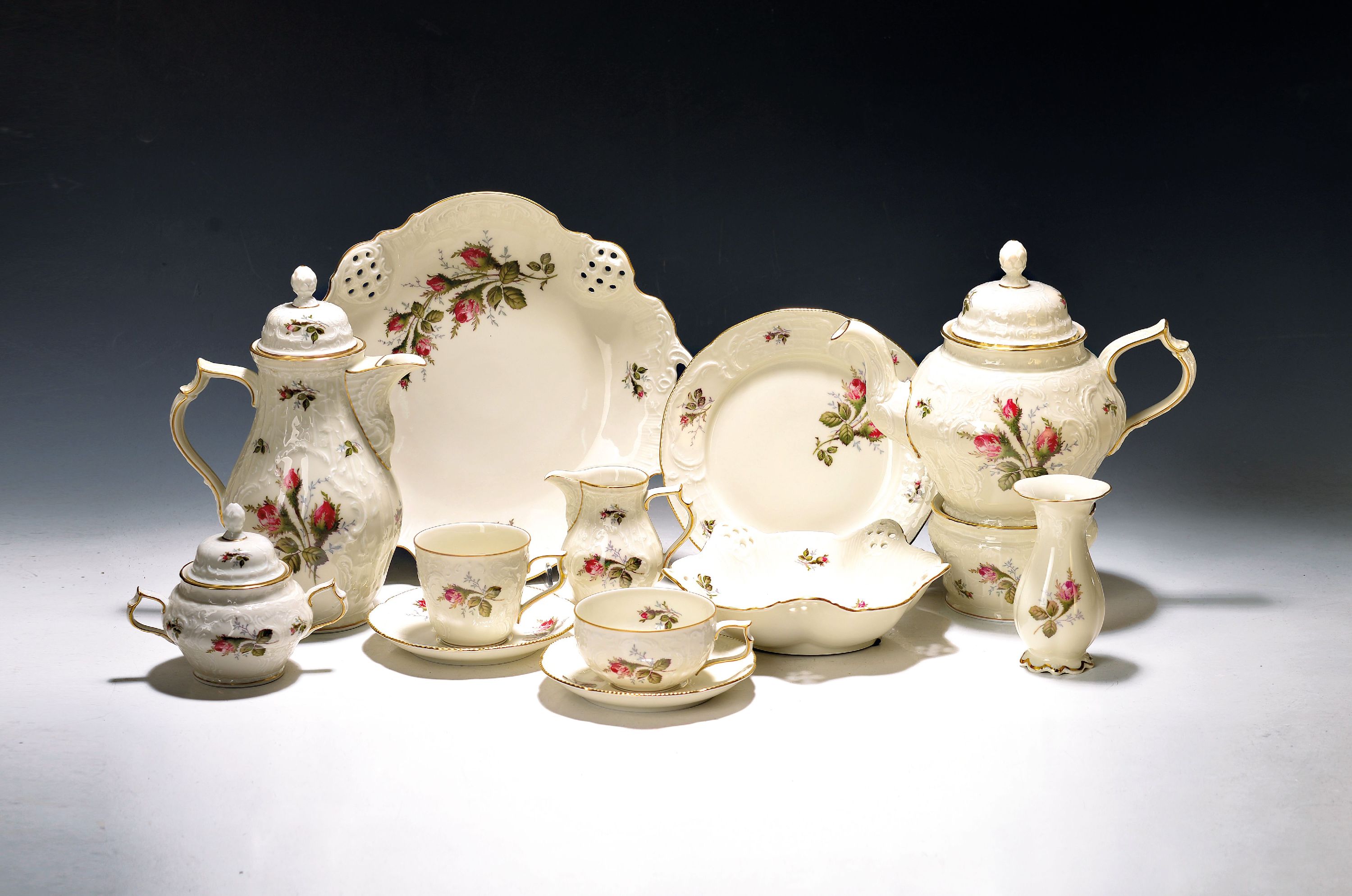 Image 27055098 - Kaffee- und Teeservice für 12 Personen, Rosenthal, Modell Moosrose, elfenbeinfarbenes ...