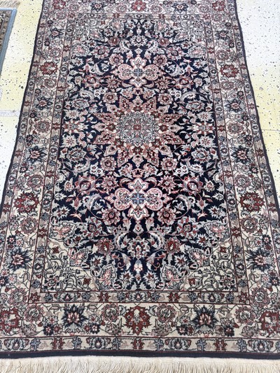 27055005c - 2 Lots Indische Teppiche, Indien, Ende 20.Jhd, Wolle auf Baumwolle, ca. 153 x 95 cm, ...