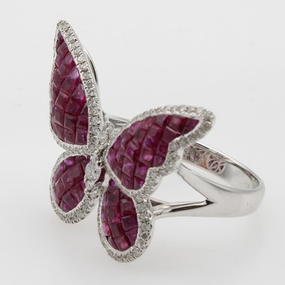 27055030b - Ring ´Schmetterling´ mit Rubinen und Brillanten, WG 750/000, 70 Rubine zus. ca. 2.50 ct, ...