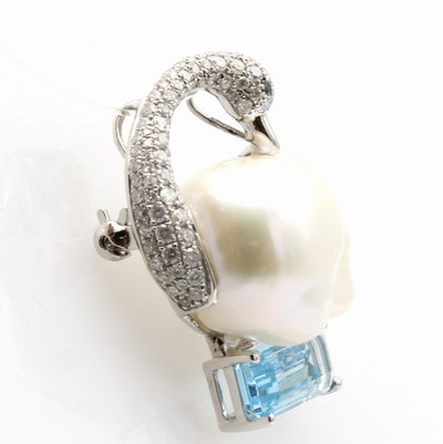 27055033a - Anhänger/Brosche ´Schwan´ mit Brillanten, Süßwasserzuchtperle und Blautopas, WG 750/ ...