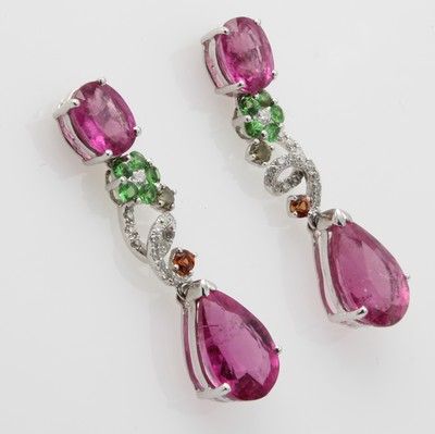 27055037a - Paar Ohrstecker mit Farbsteinen und Brillanten, WG 750/000, 4 pinkf. Turmaline zus. ca. ...