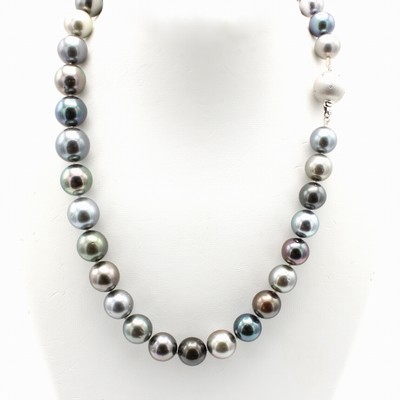 27055043a - Tahitizuchtperlencollier, Kugelschl. WG 585/000, z.T. matt., bes. m. 10 Brill. zus. ca. ...