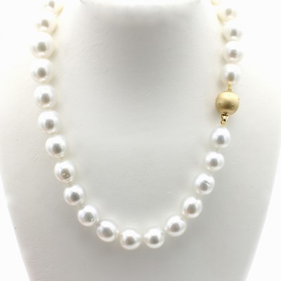 27055045a - Südseezuchtperlenkette, Kugelschl. GG 585/ 000, z.T. matt. bes. m. 10 Brill. zus. ca. ...